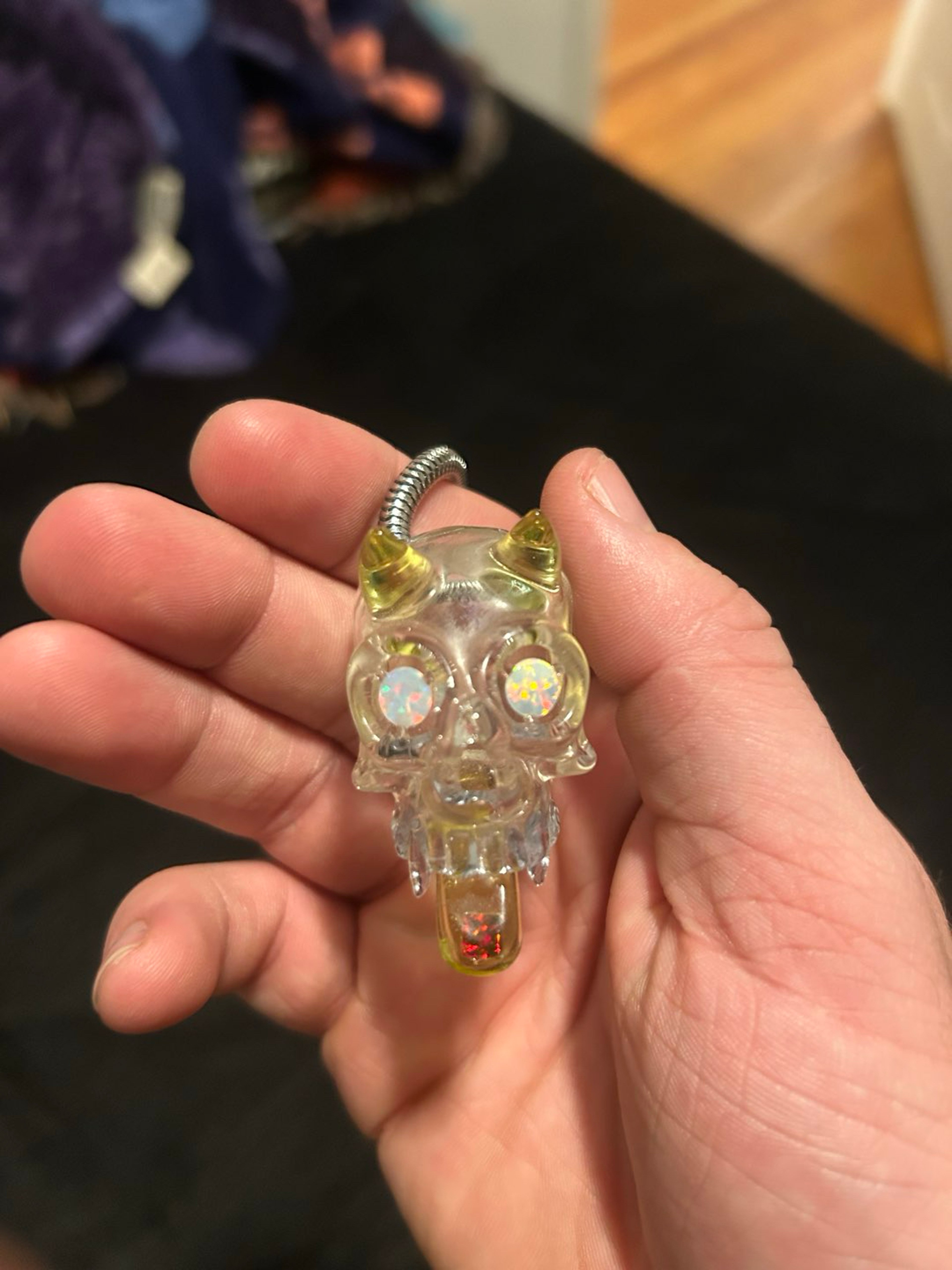 Preview pic of Leebrodee skull pendant