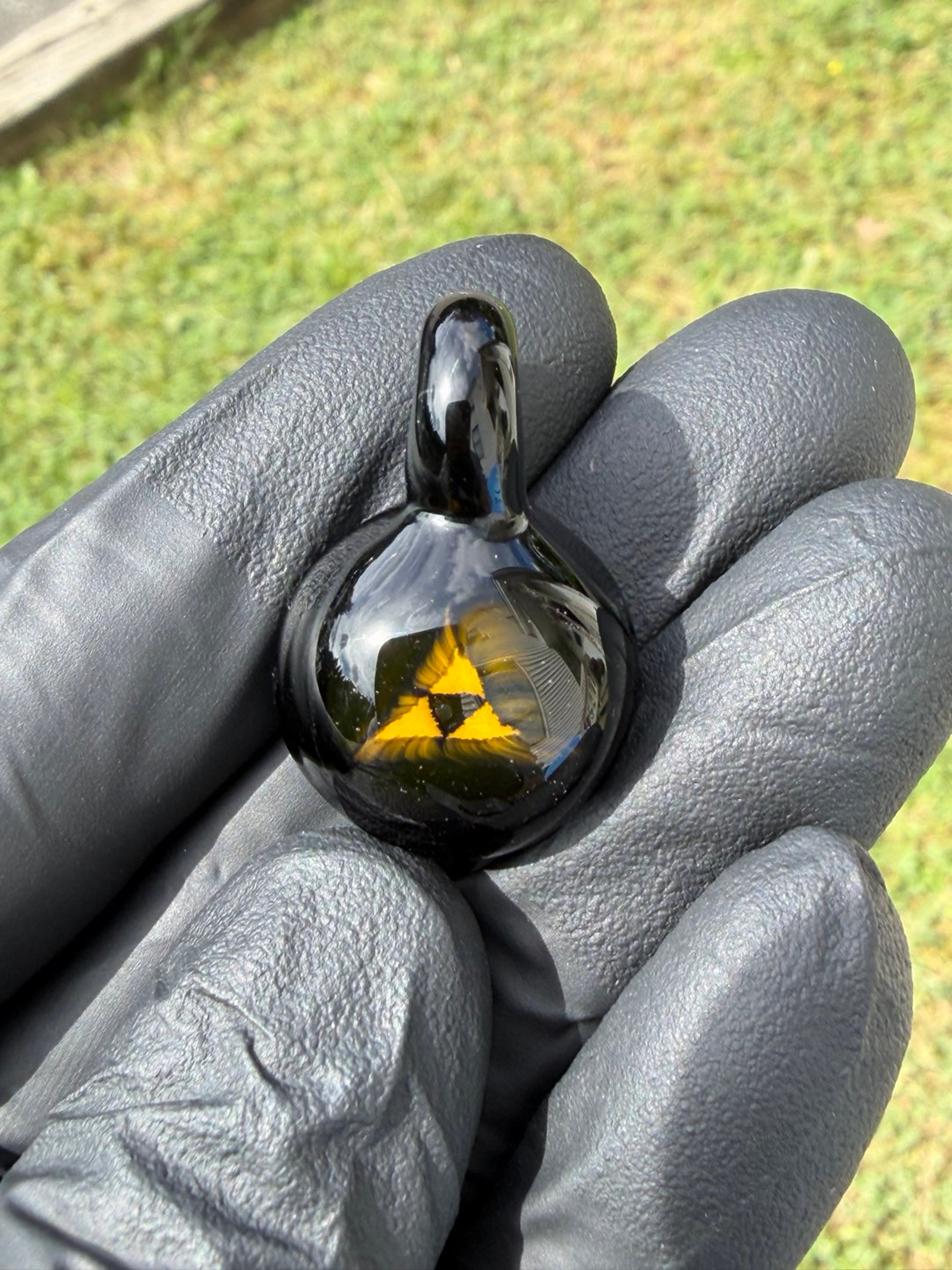 Preview pic of Legend of Zelda Triforce murrine pendant UV