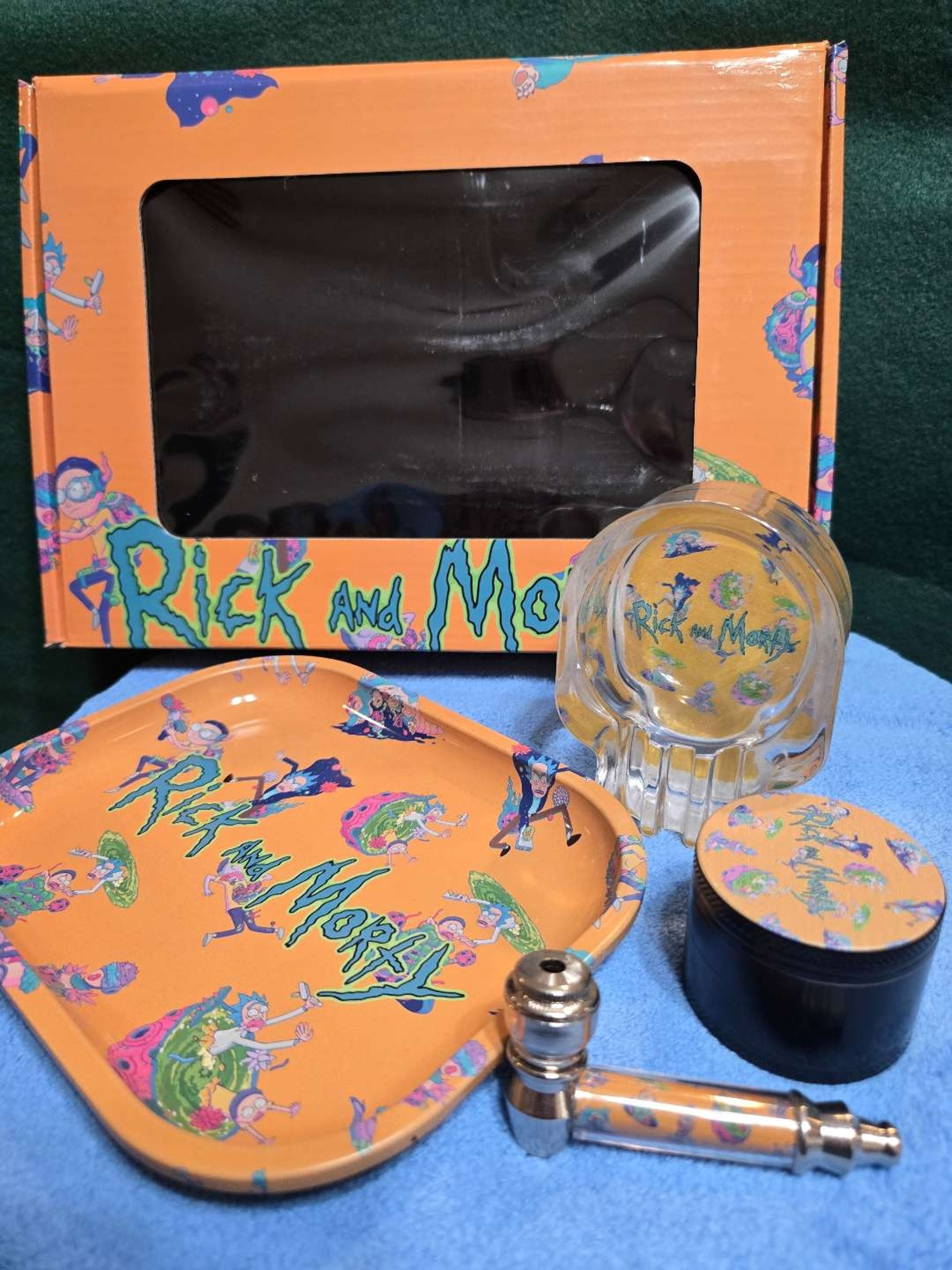 Preview pic of Rick & Morty smoking set