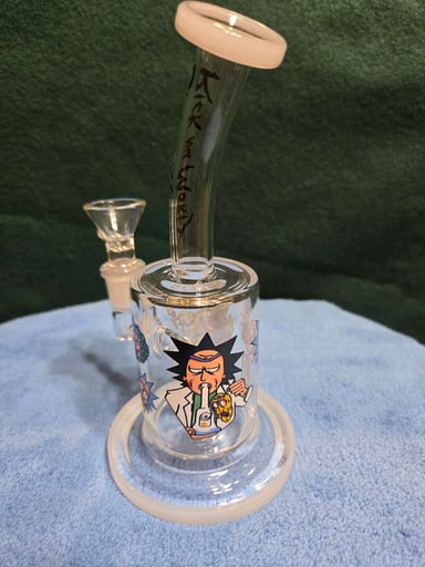 Preview pic of Rick & Morty water pipe