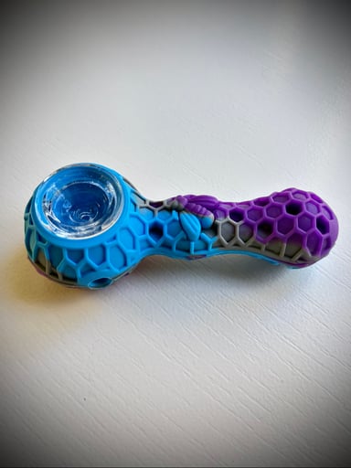 Preview pic of Lot of 18 silicone honeycomb honeybee spoon pipes