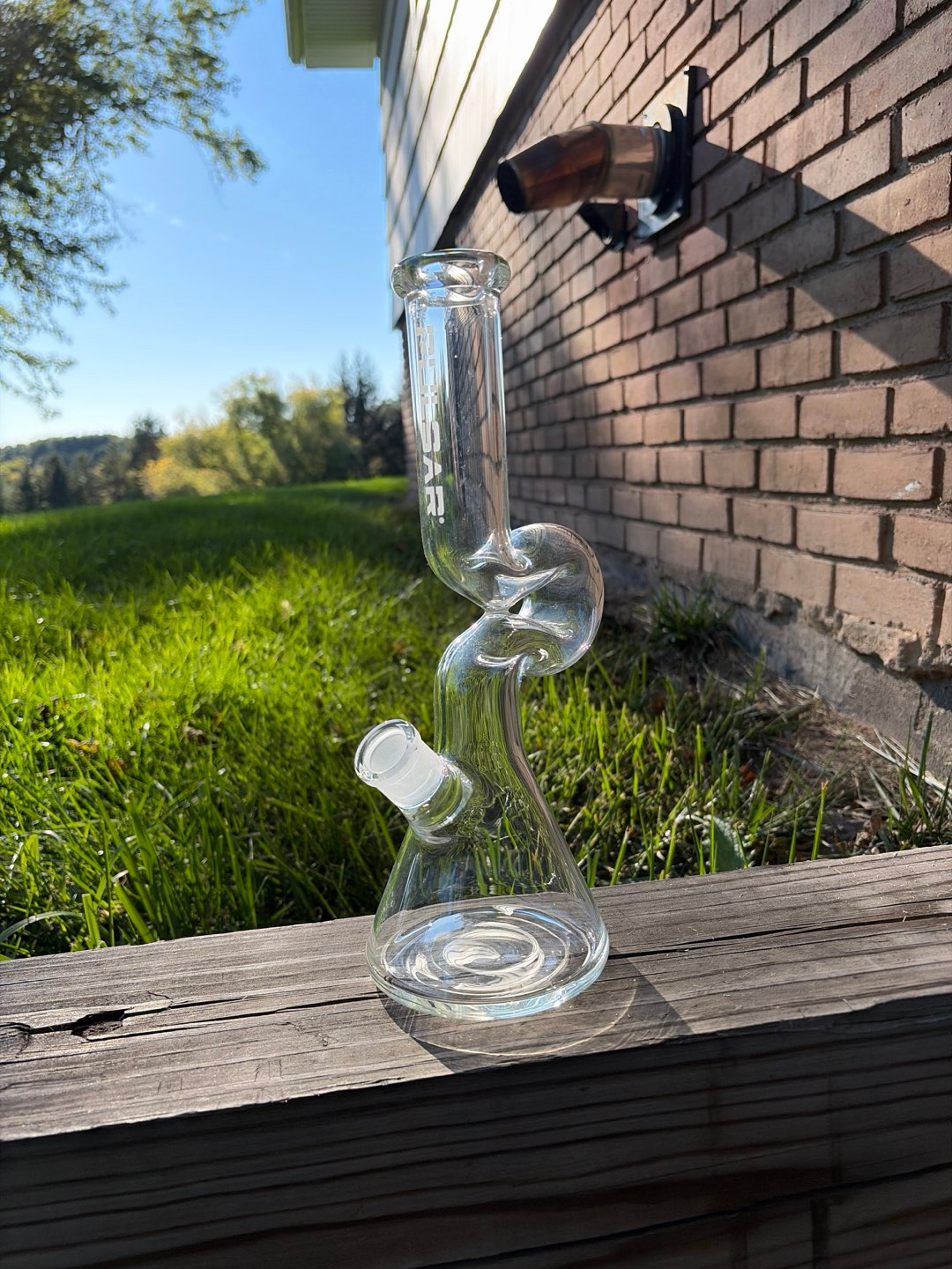 Pulsar kink necked bong image 0