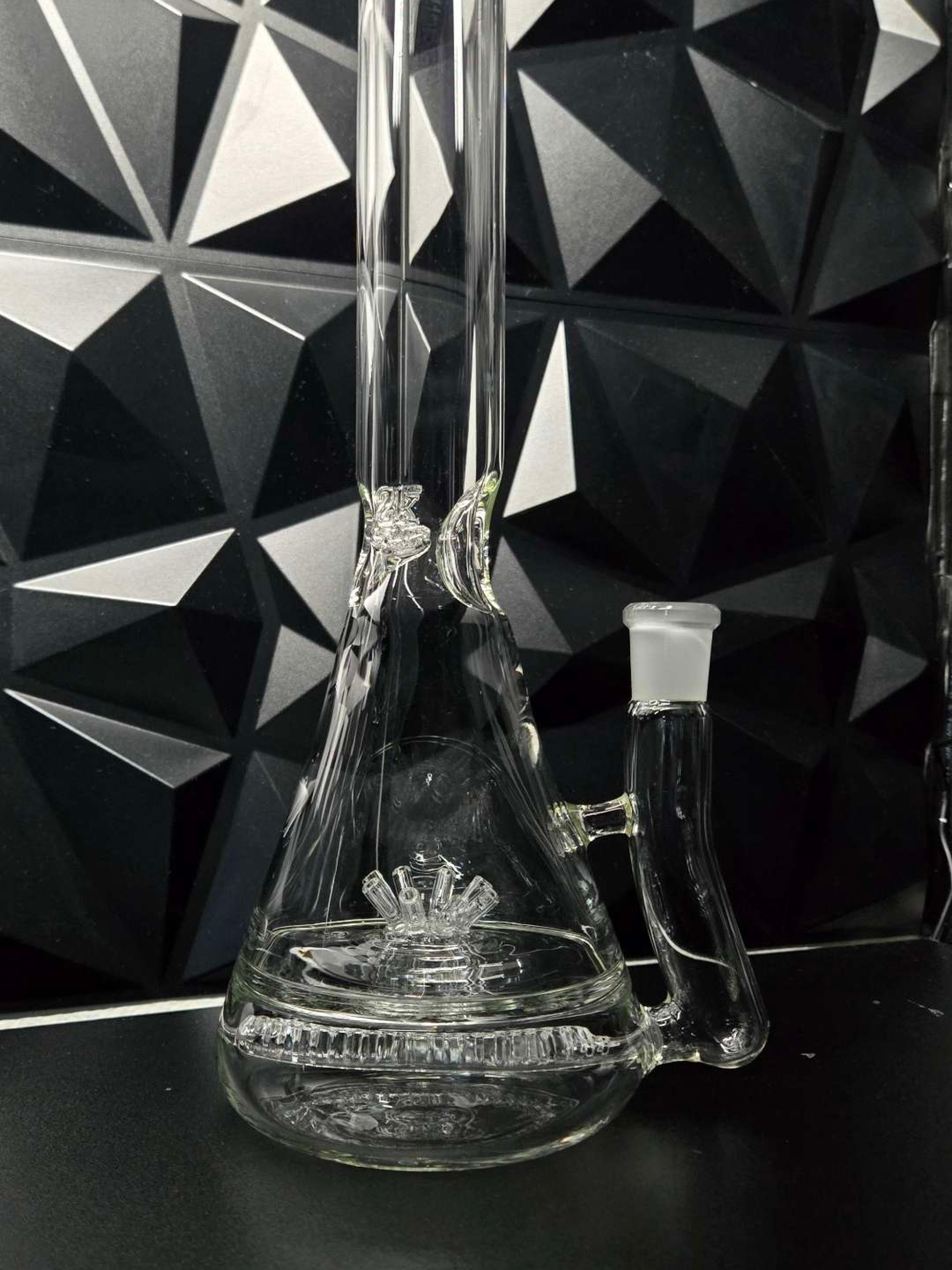 Preview pic of **NEW** 2K Glass GridLine to 8-Arm Sprinkler Perc Bong