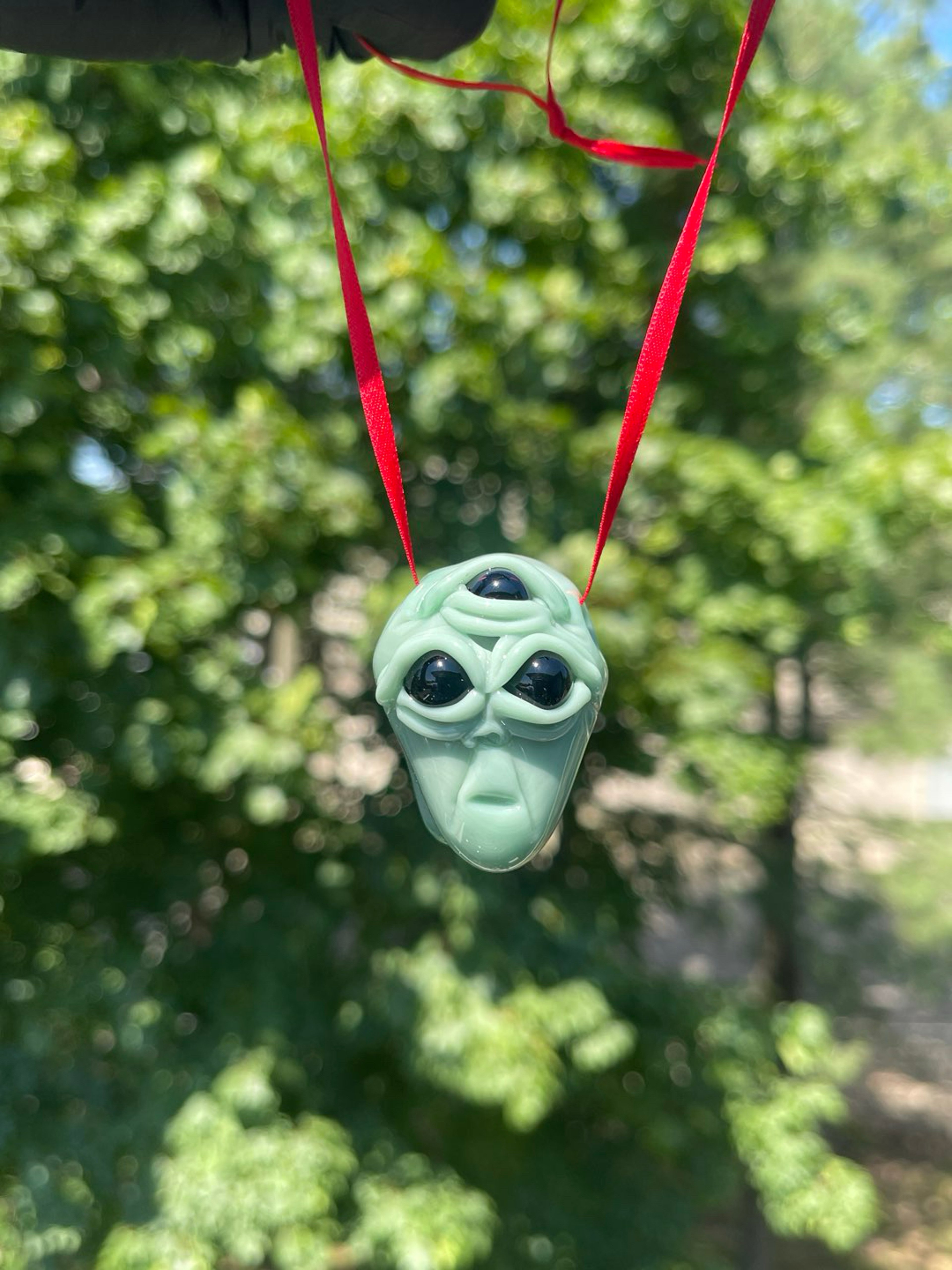 Preview pic of Time Manipulating Alien Pendant