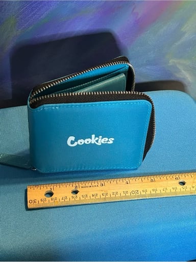 Preview pic of Sleek teal zip wallet by Cookies