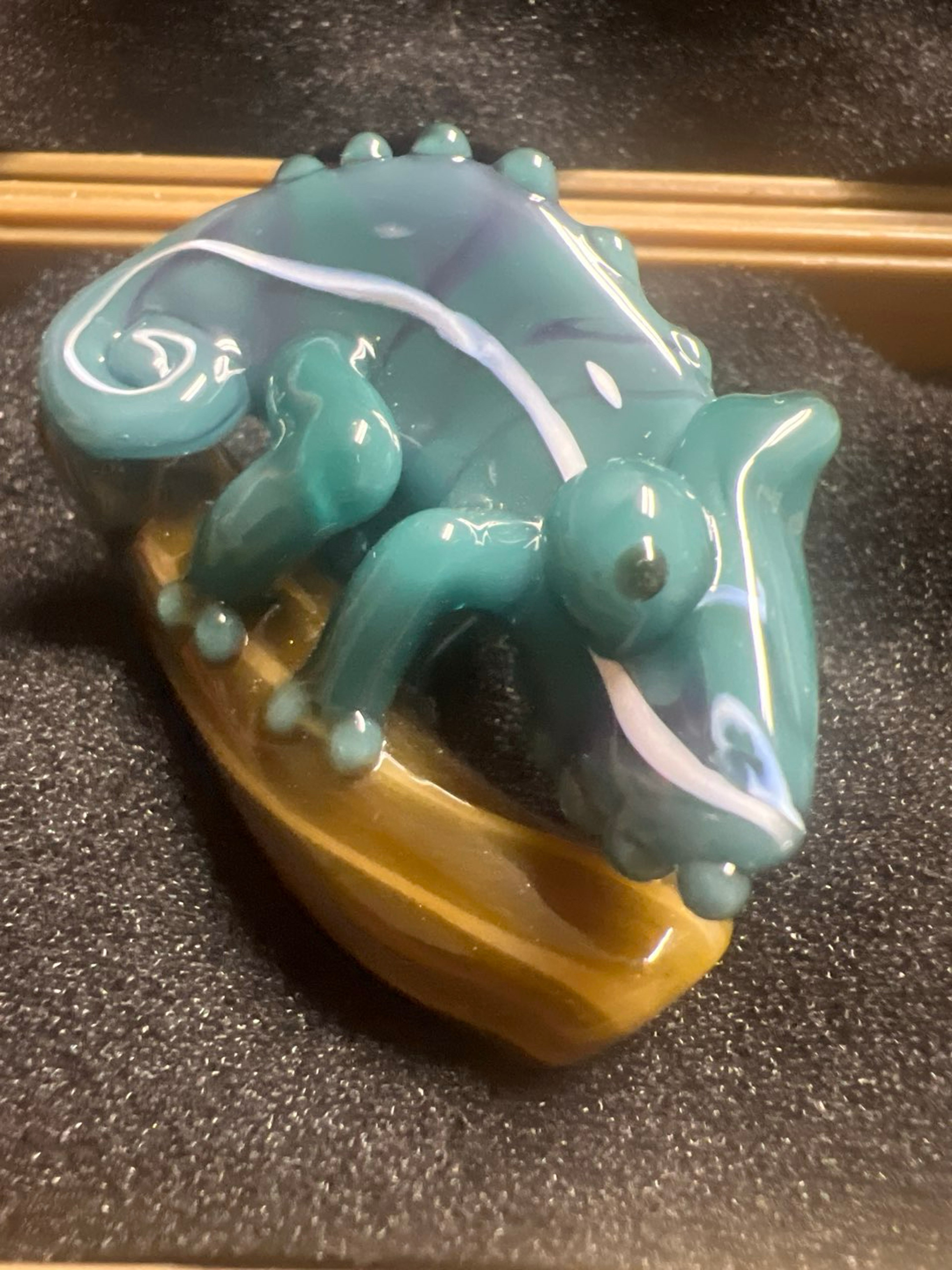 Willy that glass guy chameleon pendant. image 0