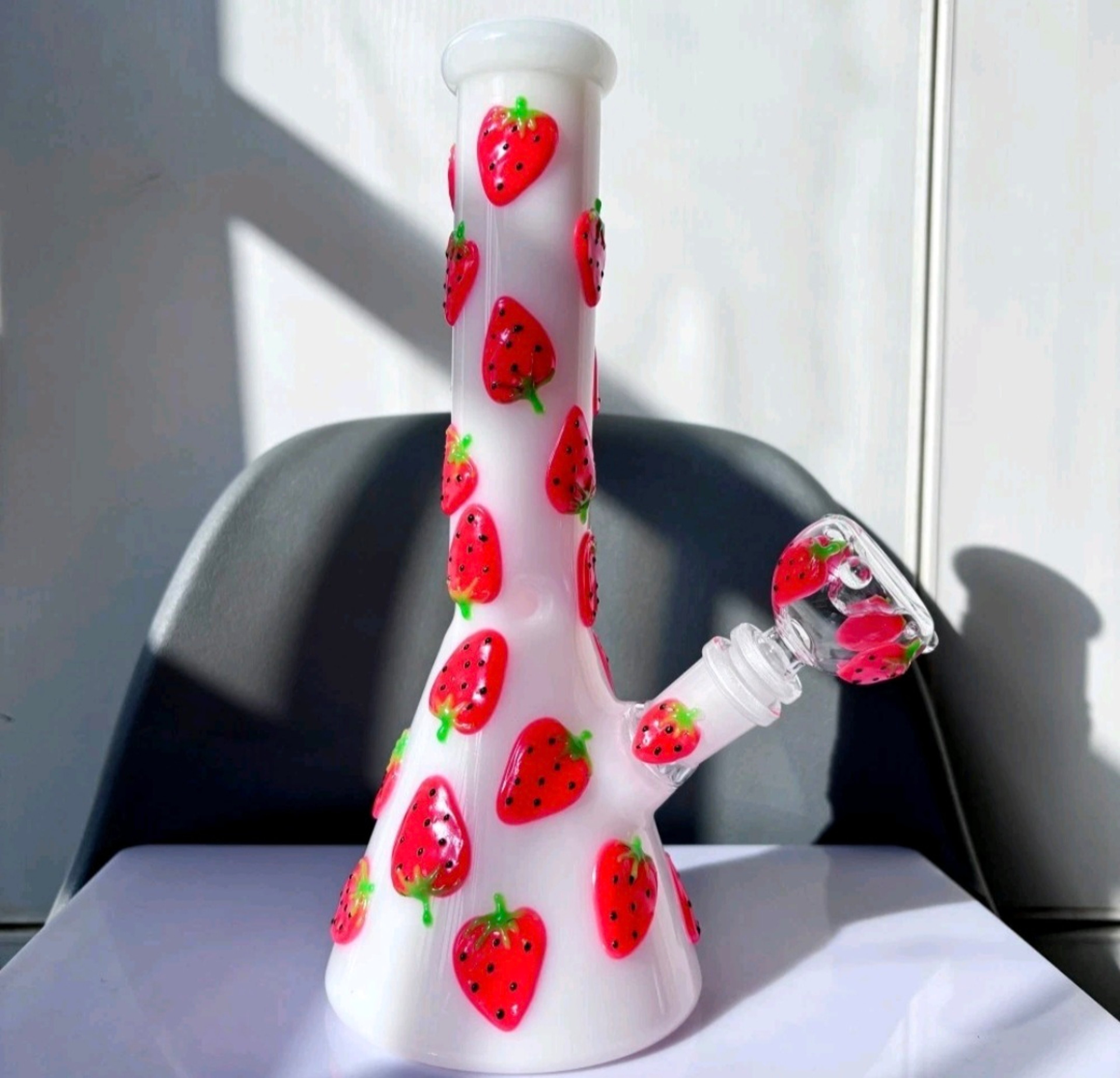 🚨10' Premium High Quality Glass Water Bong W/ Strawberry 🍓 Design & 14mm Bowl image 0