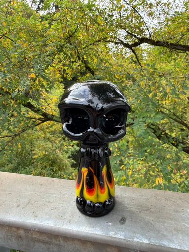 Preview pic of Chameleon Glass flaming skull sculpted pipe