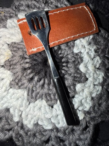 Preview pic of SpongeBob's trusty spatula