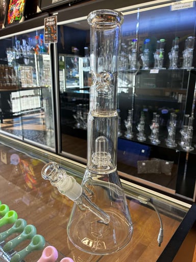 Preview pic of 14'' American Made Beaker With UFO Showerhead and Splash Gaurd