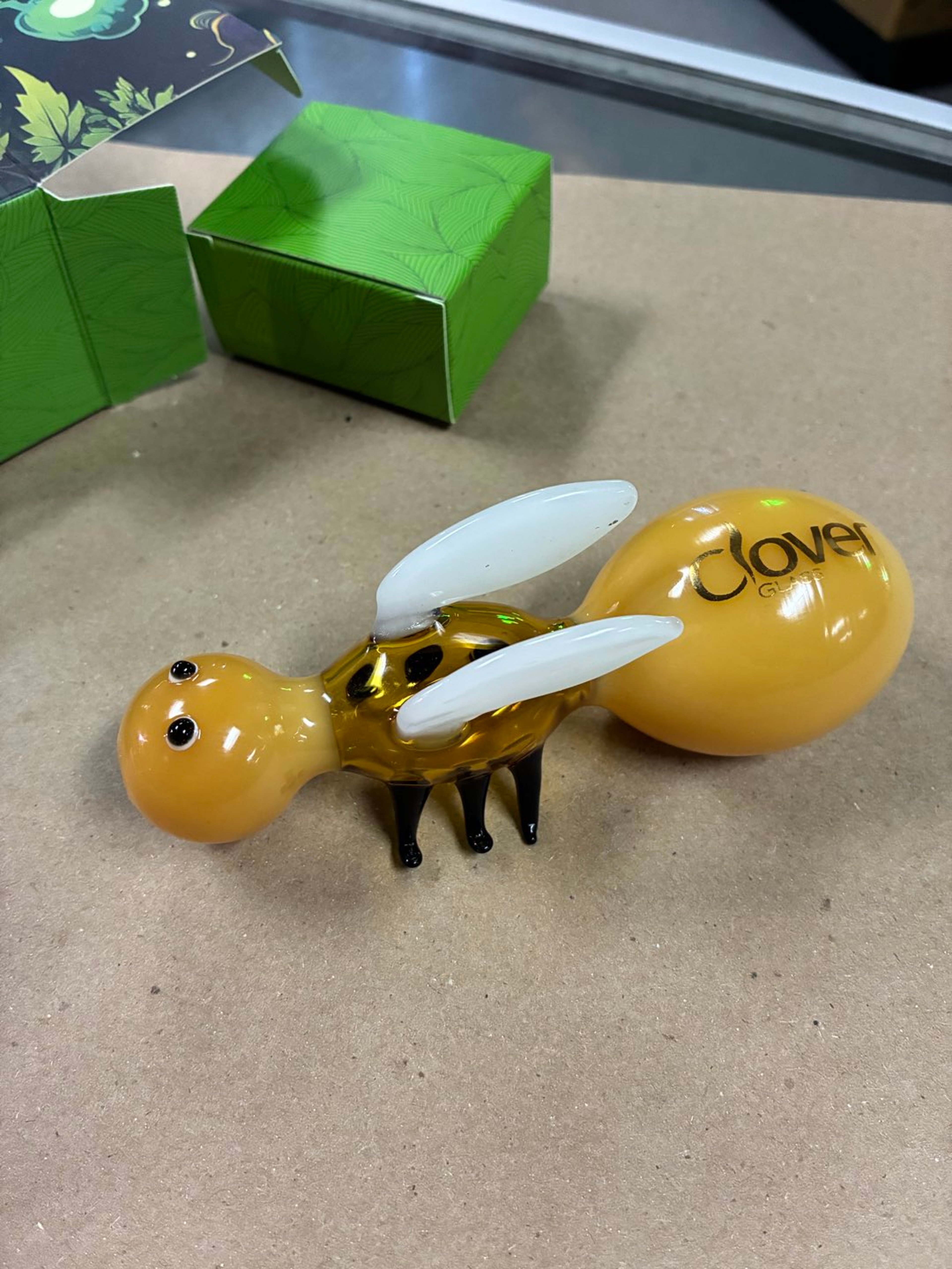 Clover Bee Hand Pipe image 0