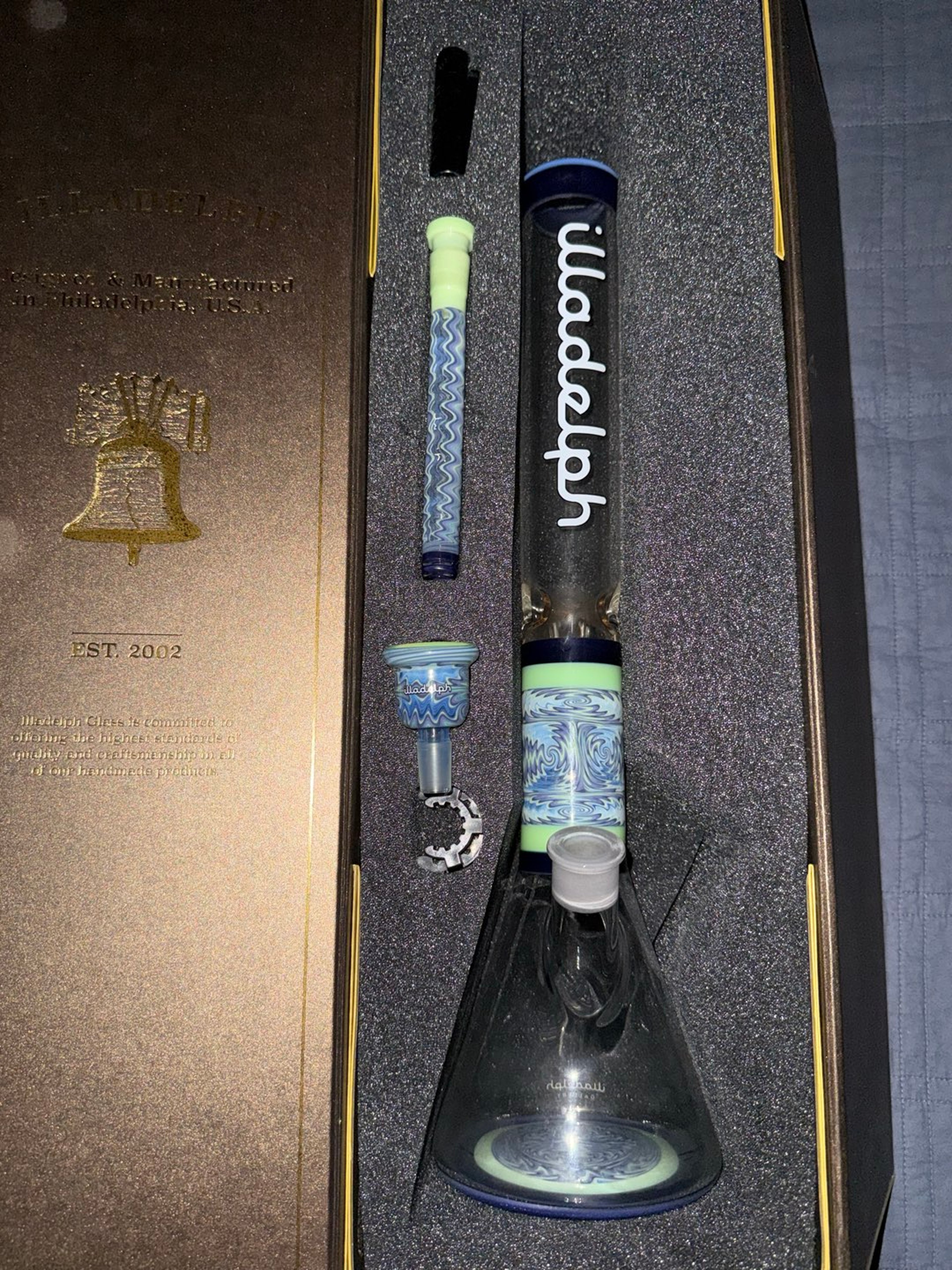 Preview pic of Illadelph Gallery Glopal Slyme & Purple Worked Beaker 1/1