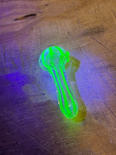 Preview pic of Small illuminati pipe