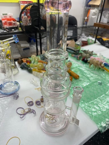 Preview pic of Gili glass bong