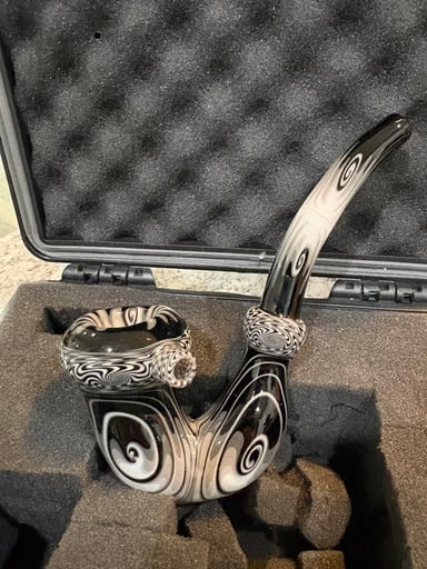 Preview pic of 2023 Cape Heady Sherlock pipe w/ Apache hard case