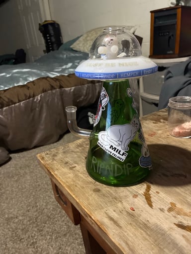 Preview pic of limited addition lord nermal UFO XL bong, with cat piece
