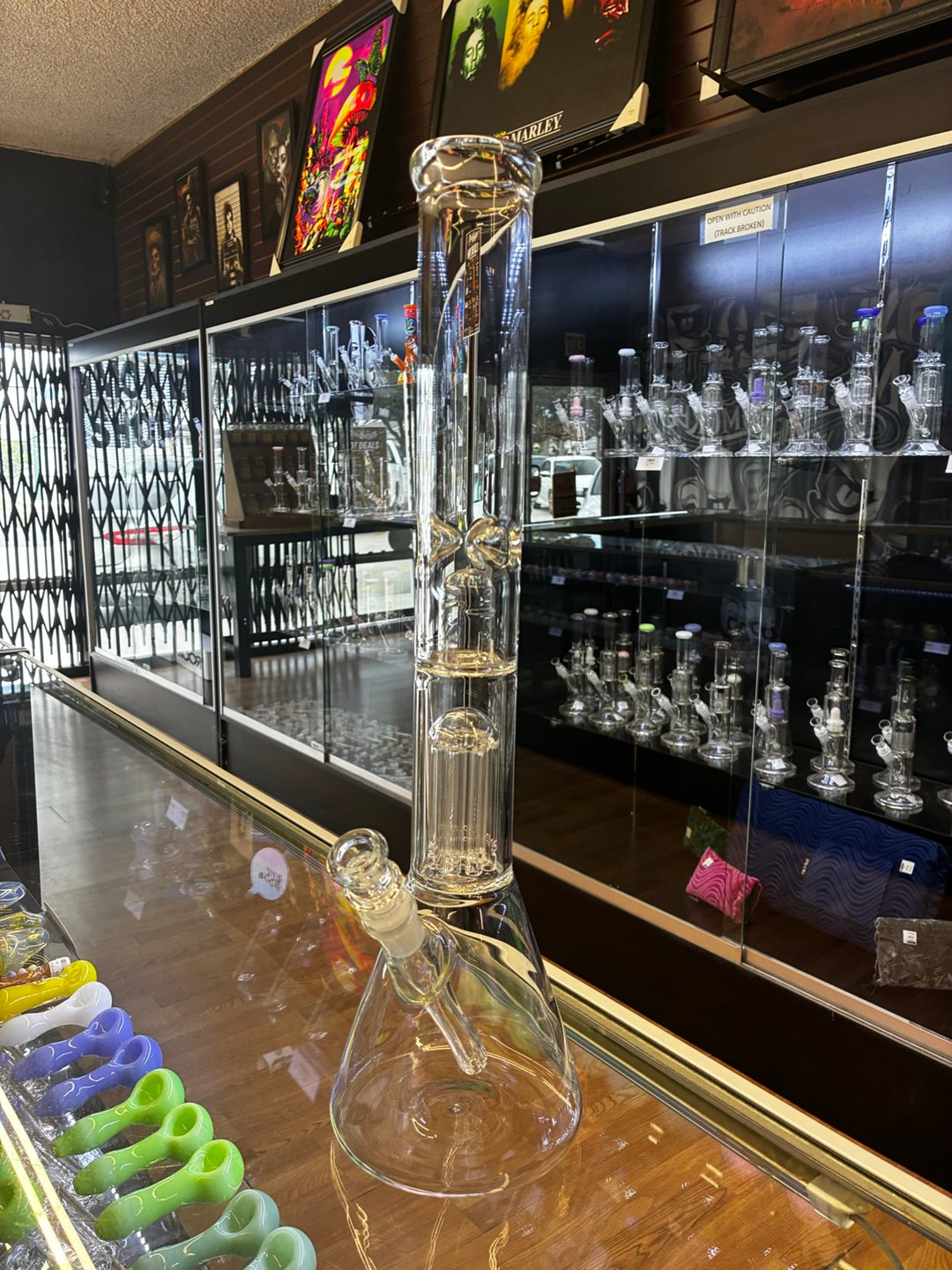 Preview pic of 18” American Made Beaker with Arm Tree Perc with Splash Guard