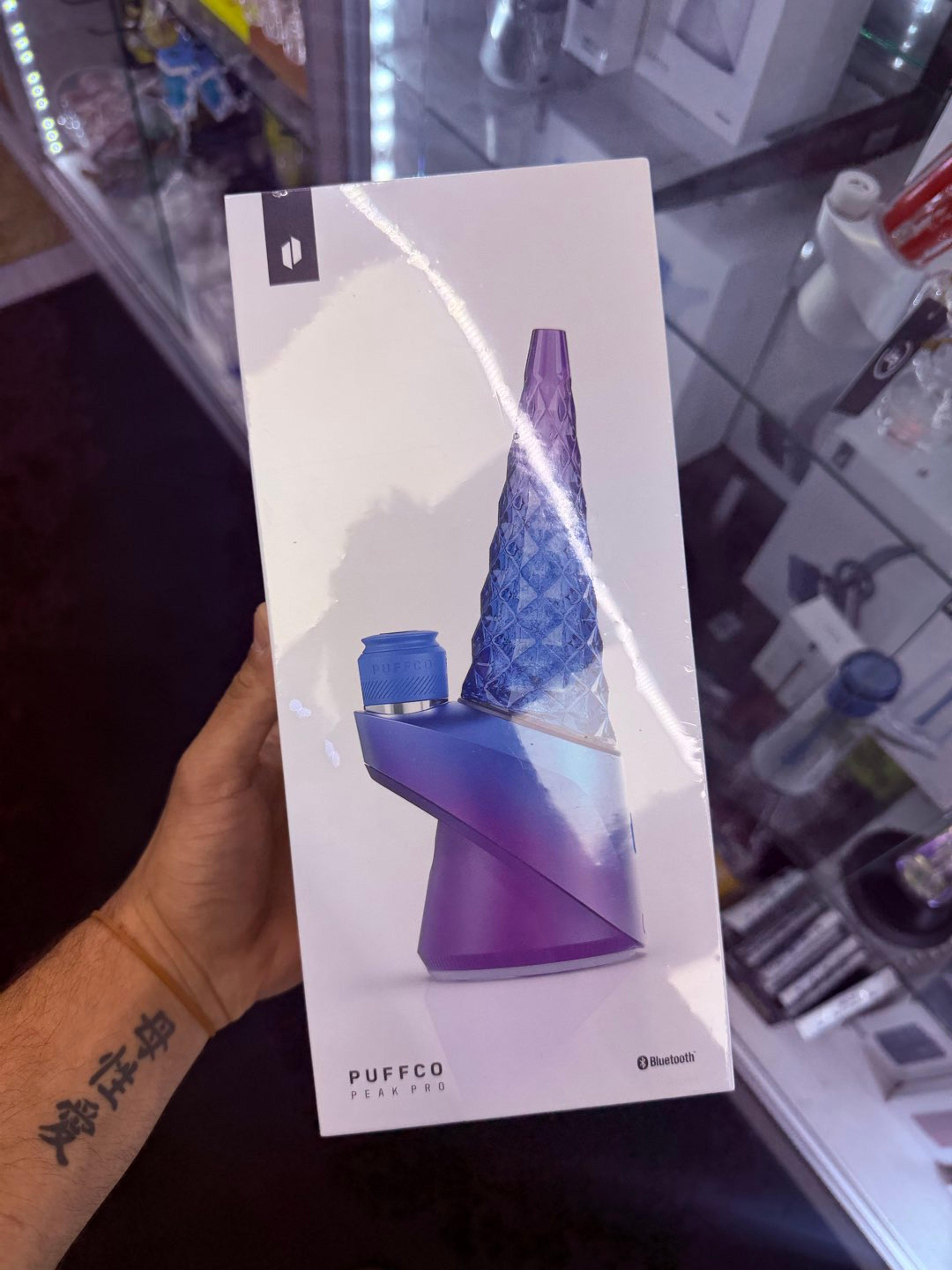 Preview pic of PUFFCO - PEAK PRO v2 LIMITED EDITION (Indiglow LE) ☔️