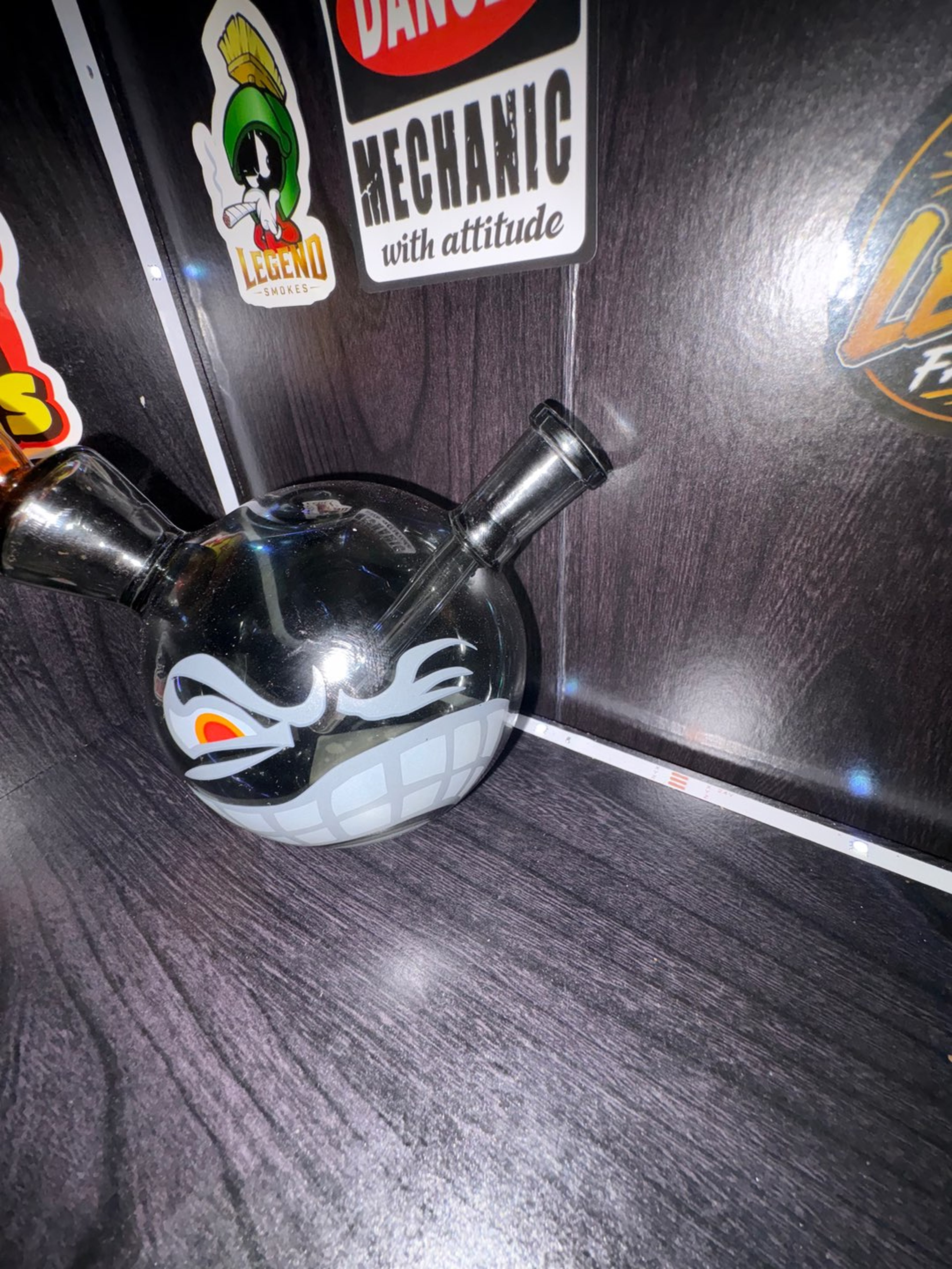 Preview pic of Bomb Character Glass Rig w/ Amber Fuse Wick Mouthpiece (Brand New)