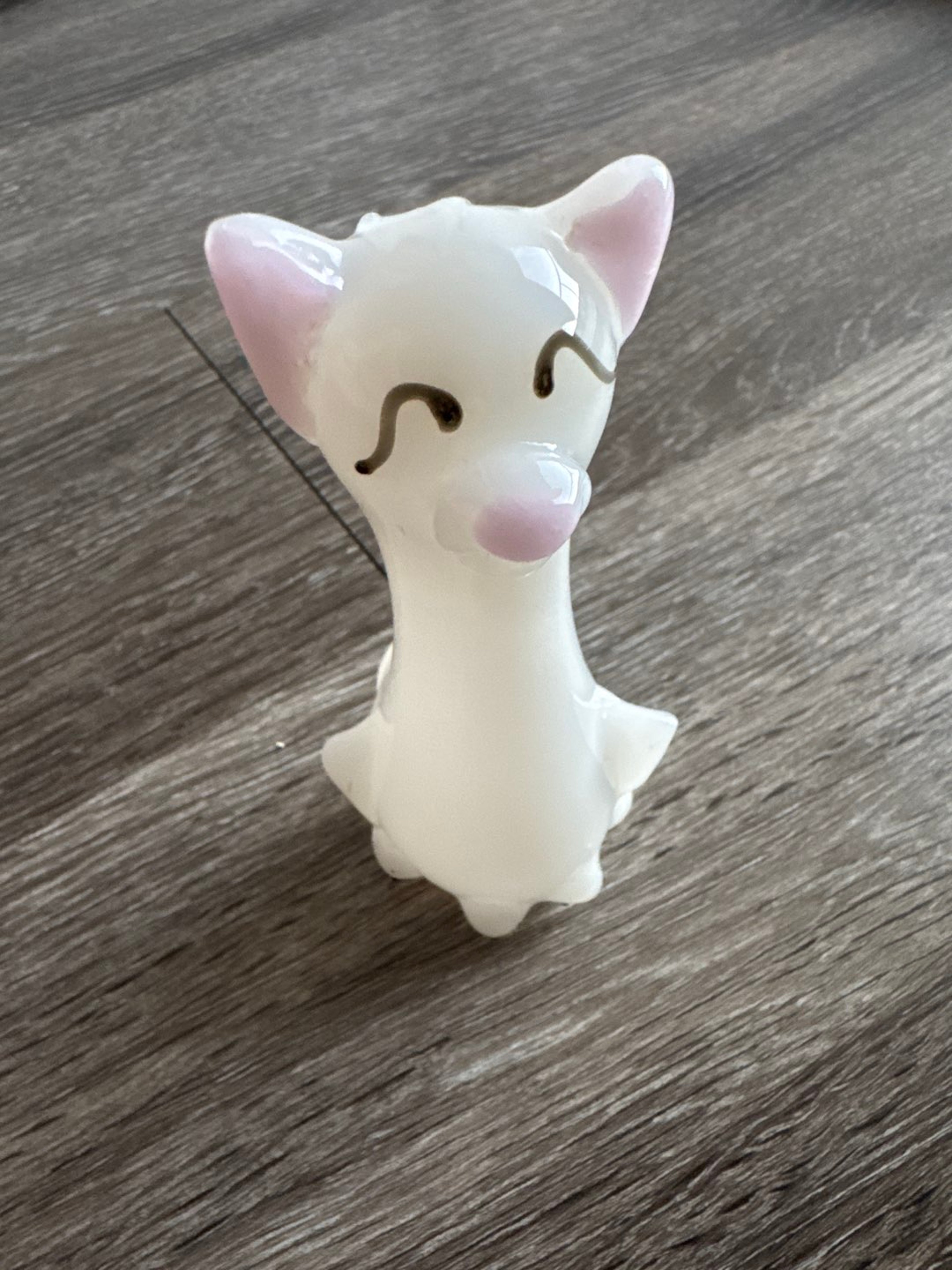 Preview pic of New White Cat Spoon pipe Stylish Shelf Sitter Flower Bowl Animal Art