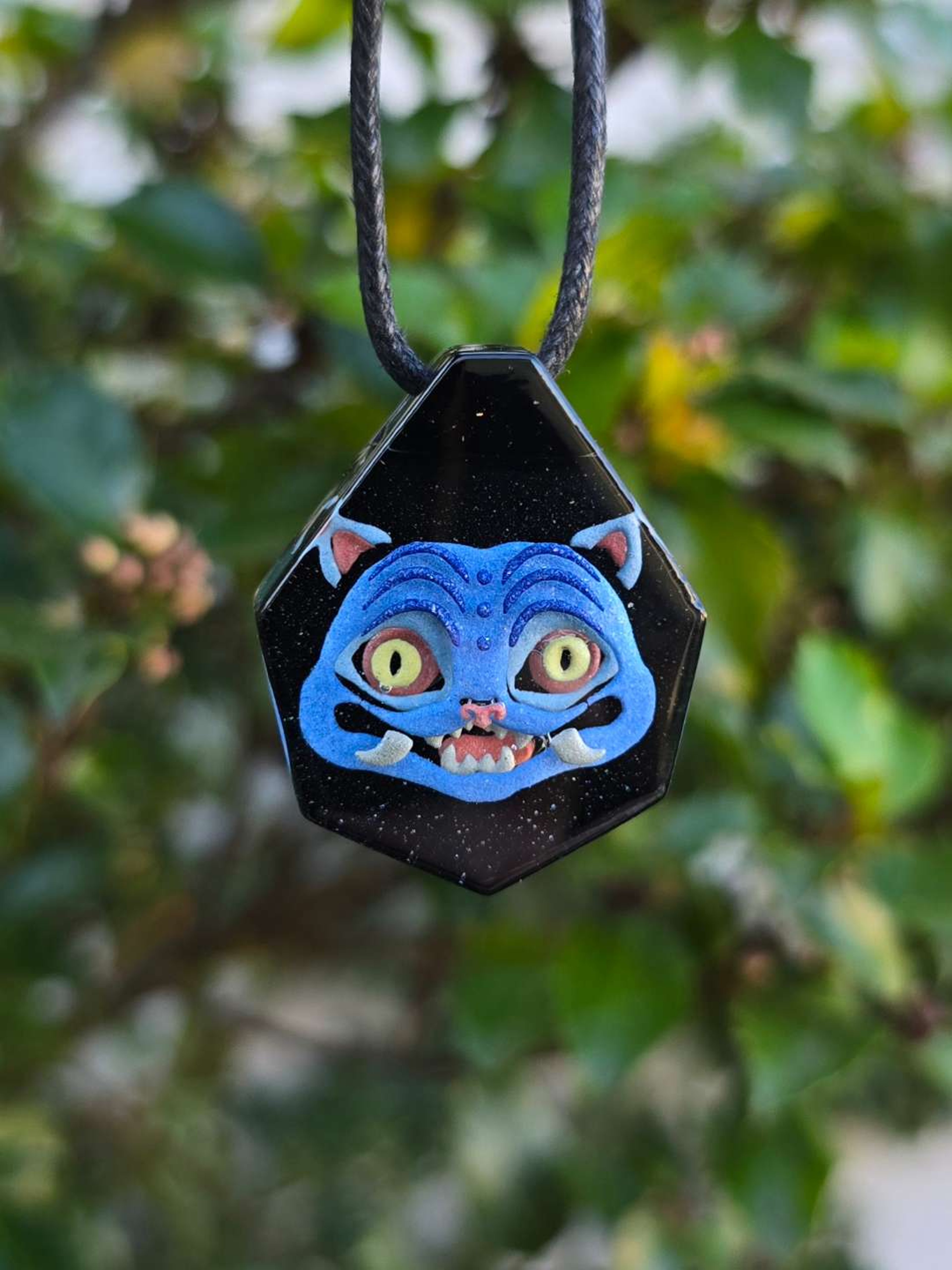 Preview pic of Kpop Demon Hunter Derpy Tiger Glow Pendant