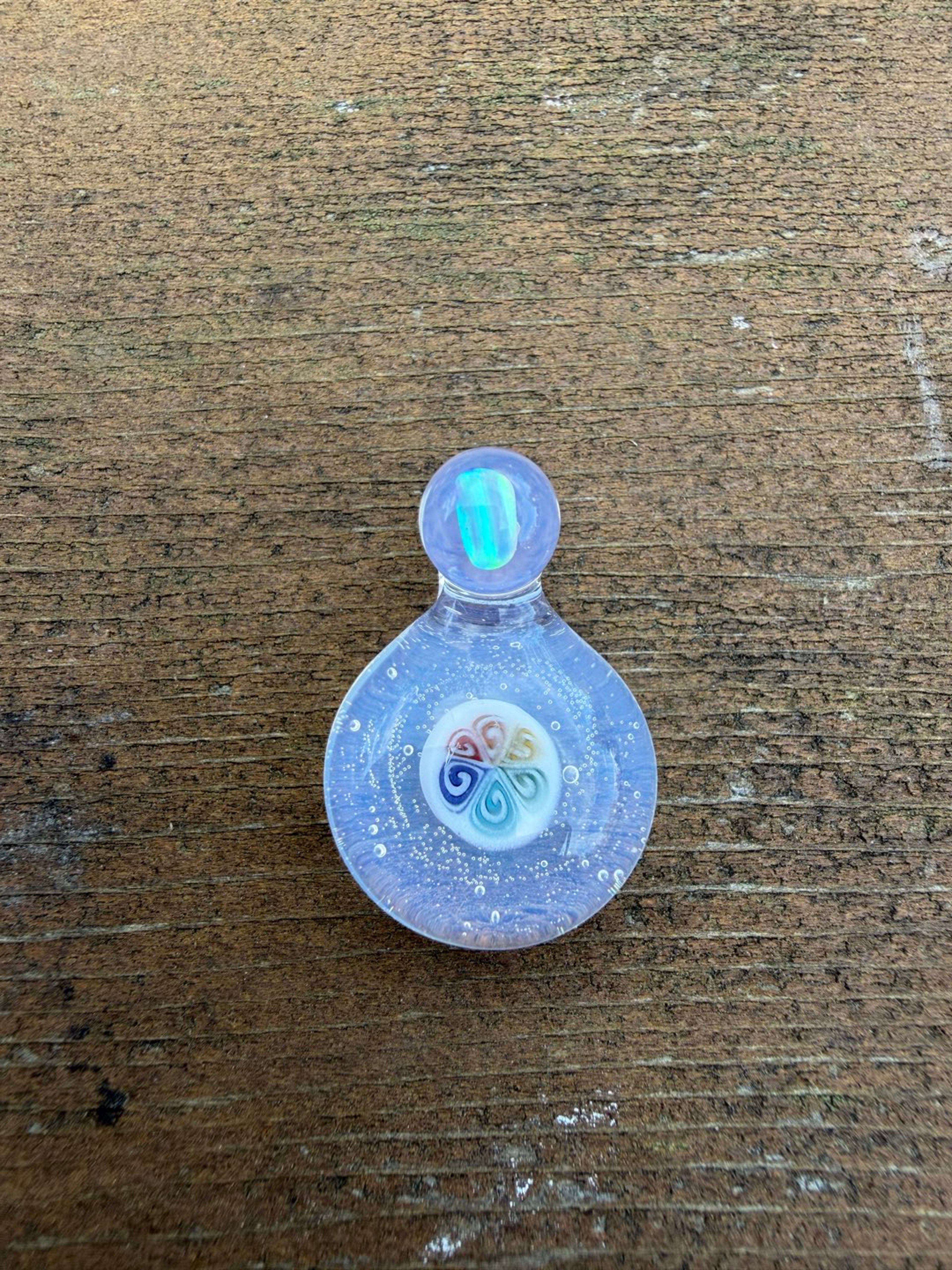 Preview pic of Fortunate Glass pendant