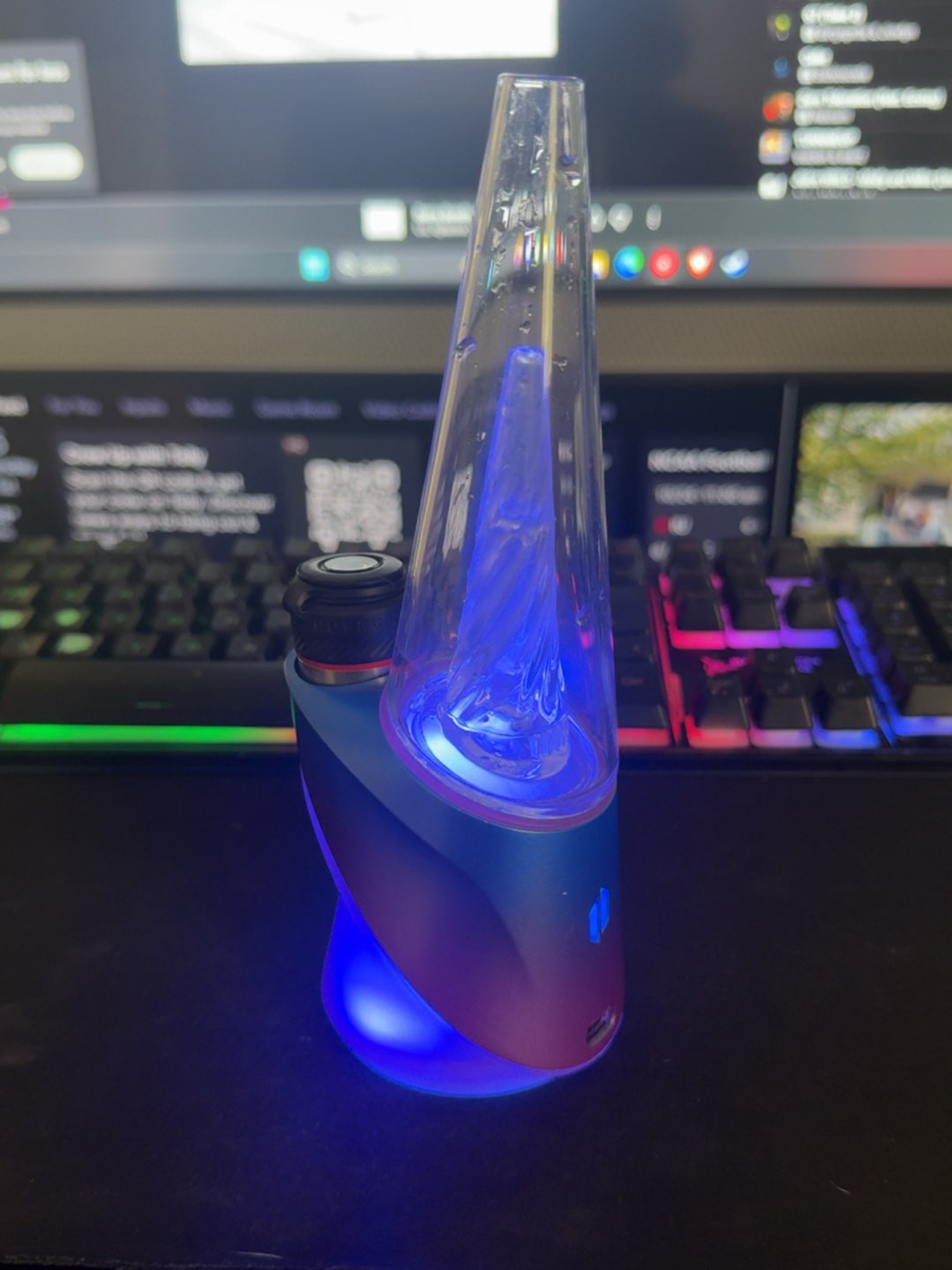 Preview pic of Puffco Peak Pro Indiglow