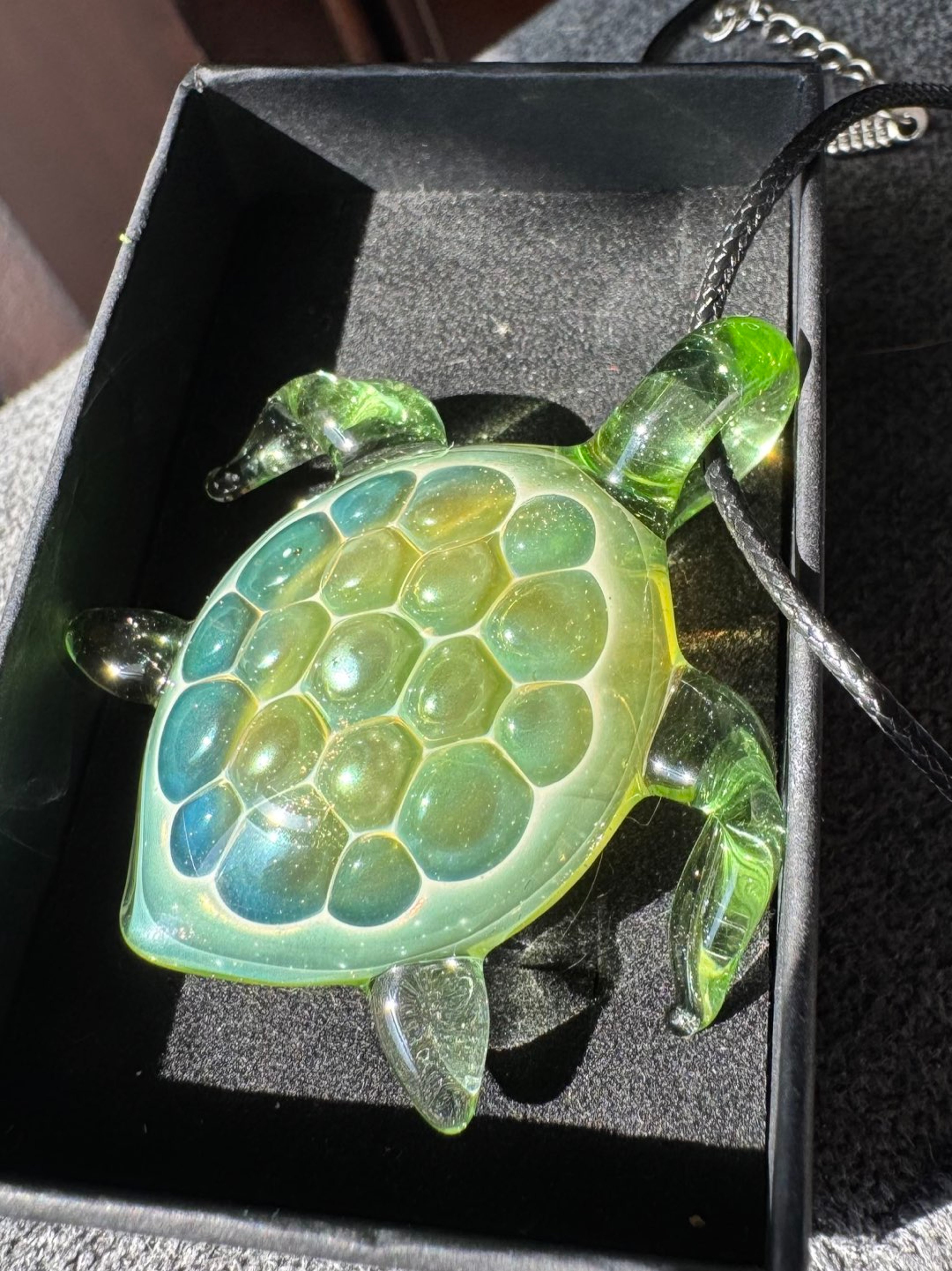Preview pic of Glass turtle pendant