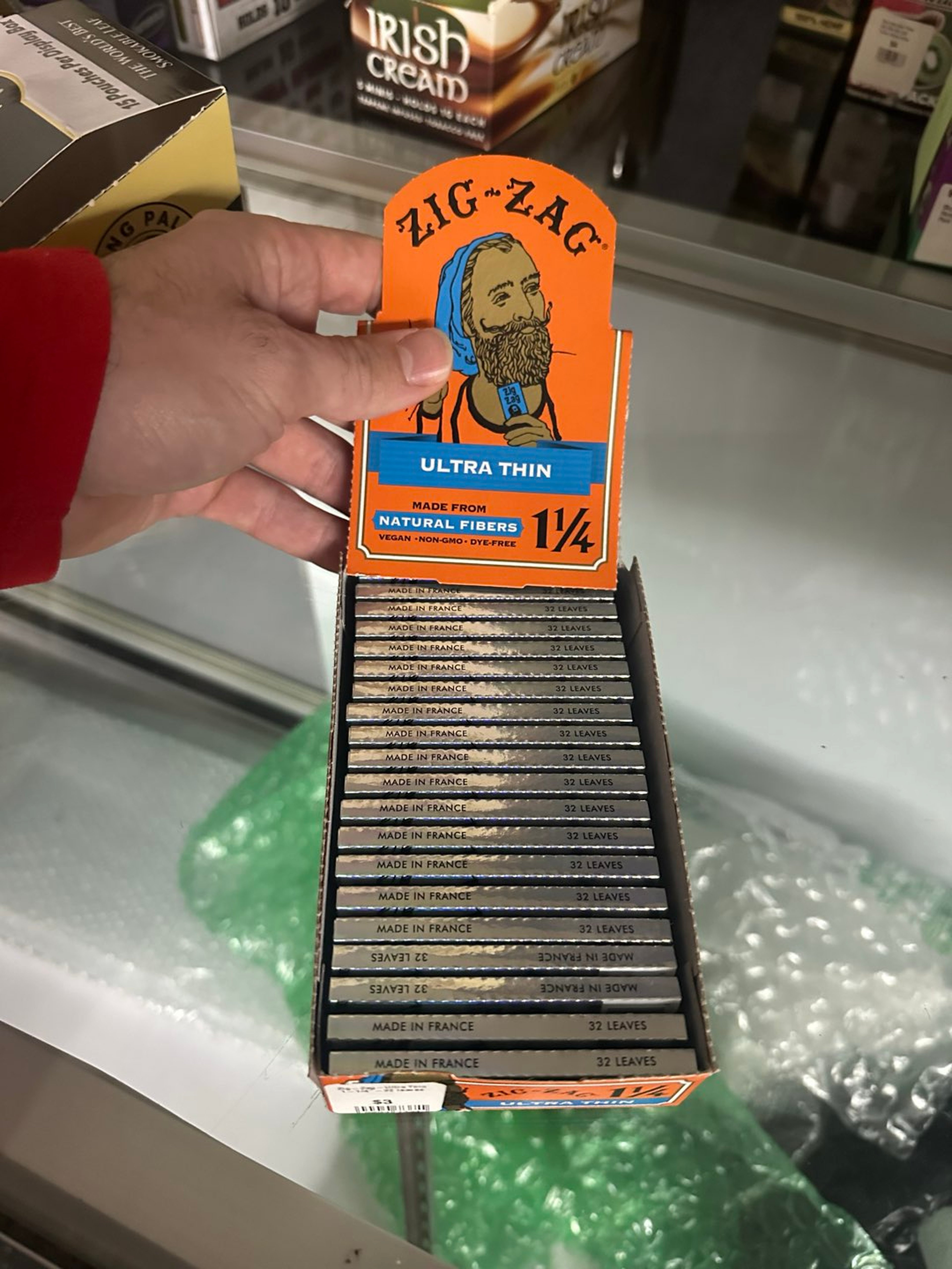 Zig zag ultra thin box of papers image 0
