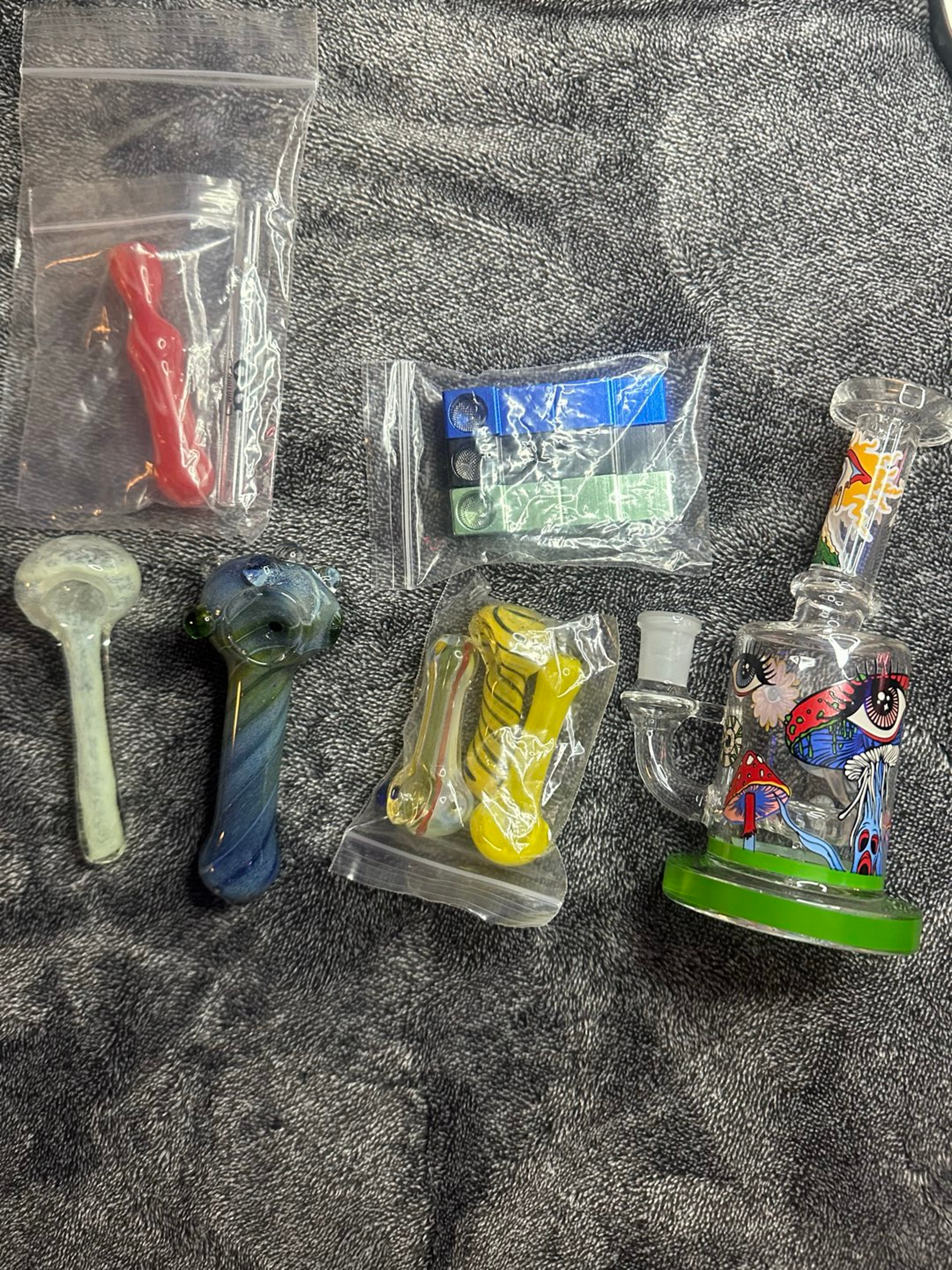 Brand new Pipe and bong set image 0