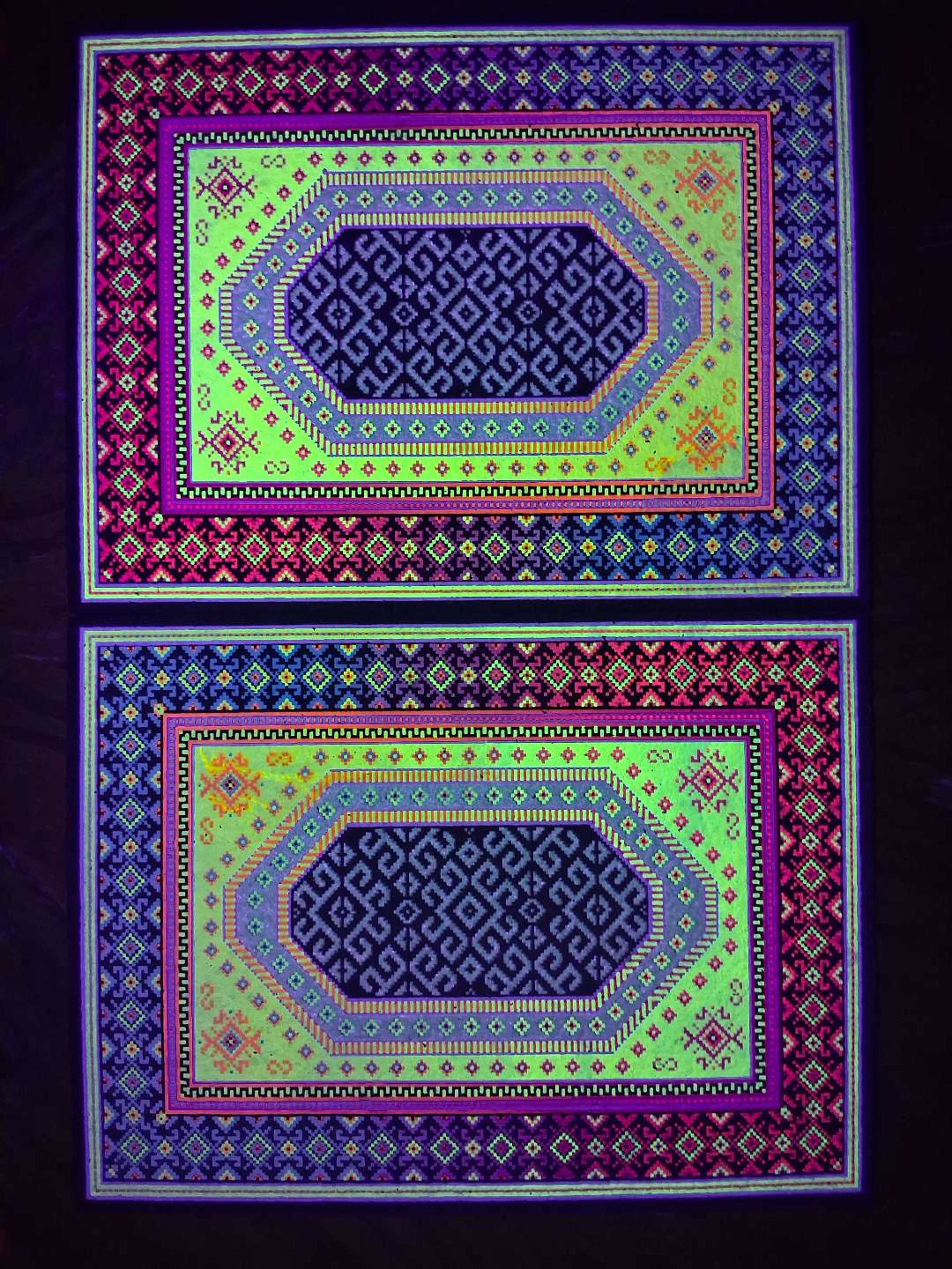 Preview pic of UV Reactive "2023 Vibe Bitrug" (color reversal) Moodmats