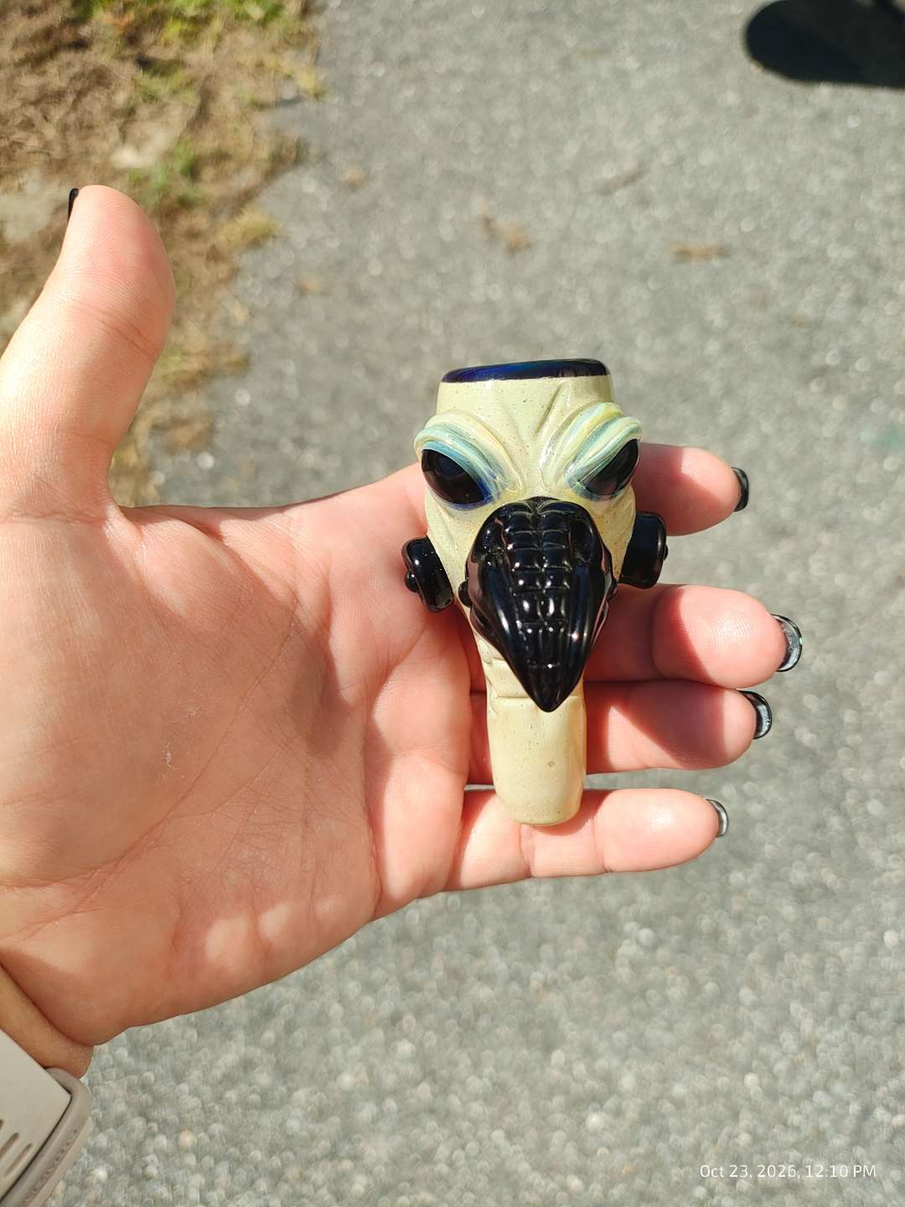 Preview pic of Creep Glass 14mm Male Slide – Sculpted Bird Face with Black Beak, Cream Glass & Blue-Green Accents – Signed Heady Art Slide
