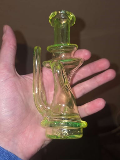 Preview pic of Desibglass recycling puffco water top.