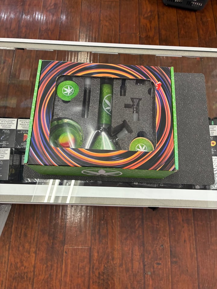 Smoke set bong | Shop Bongs on GlassPass