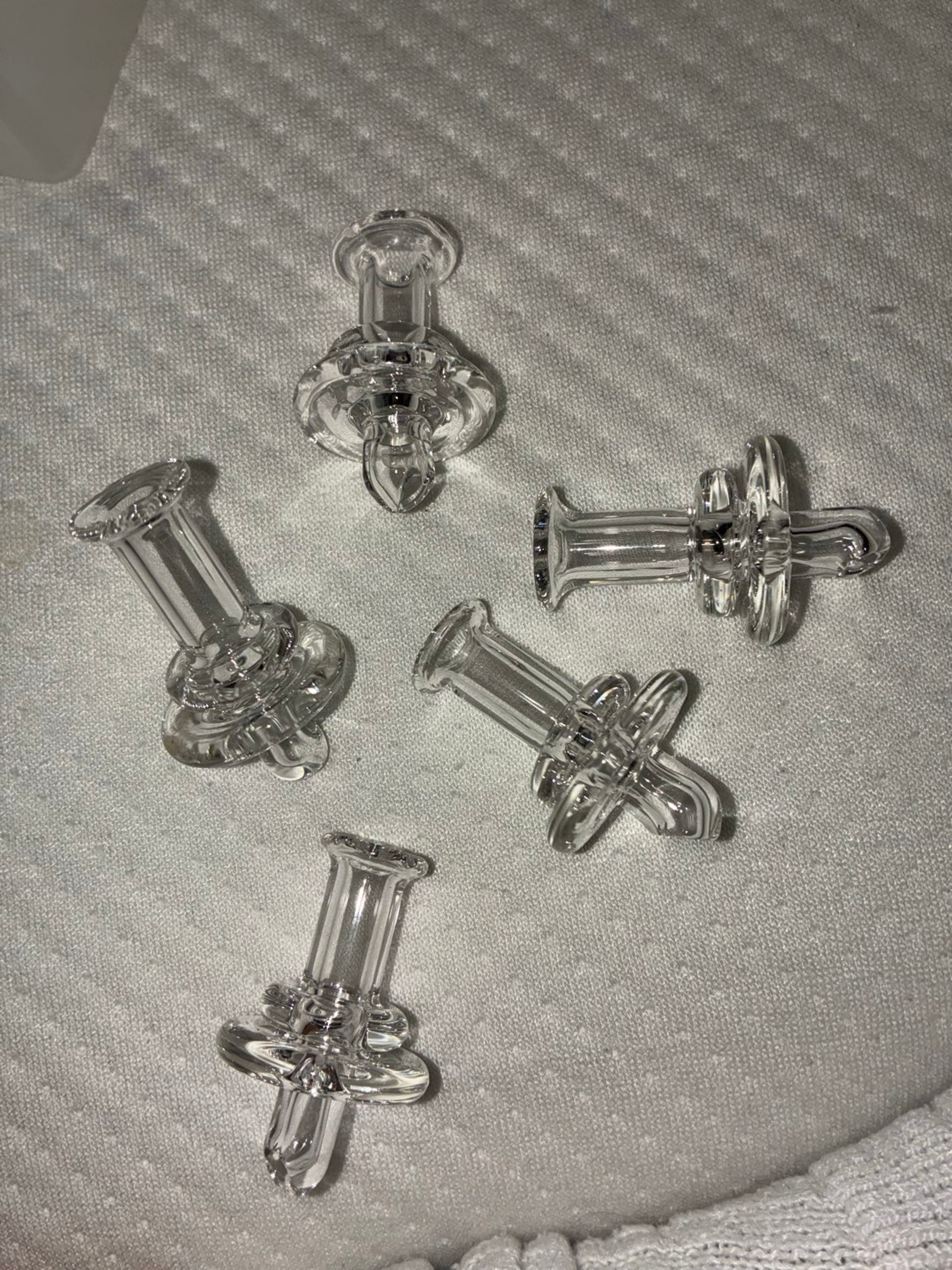Directional caps image 0