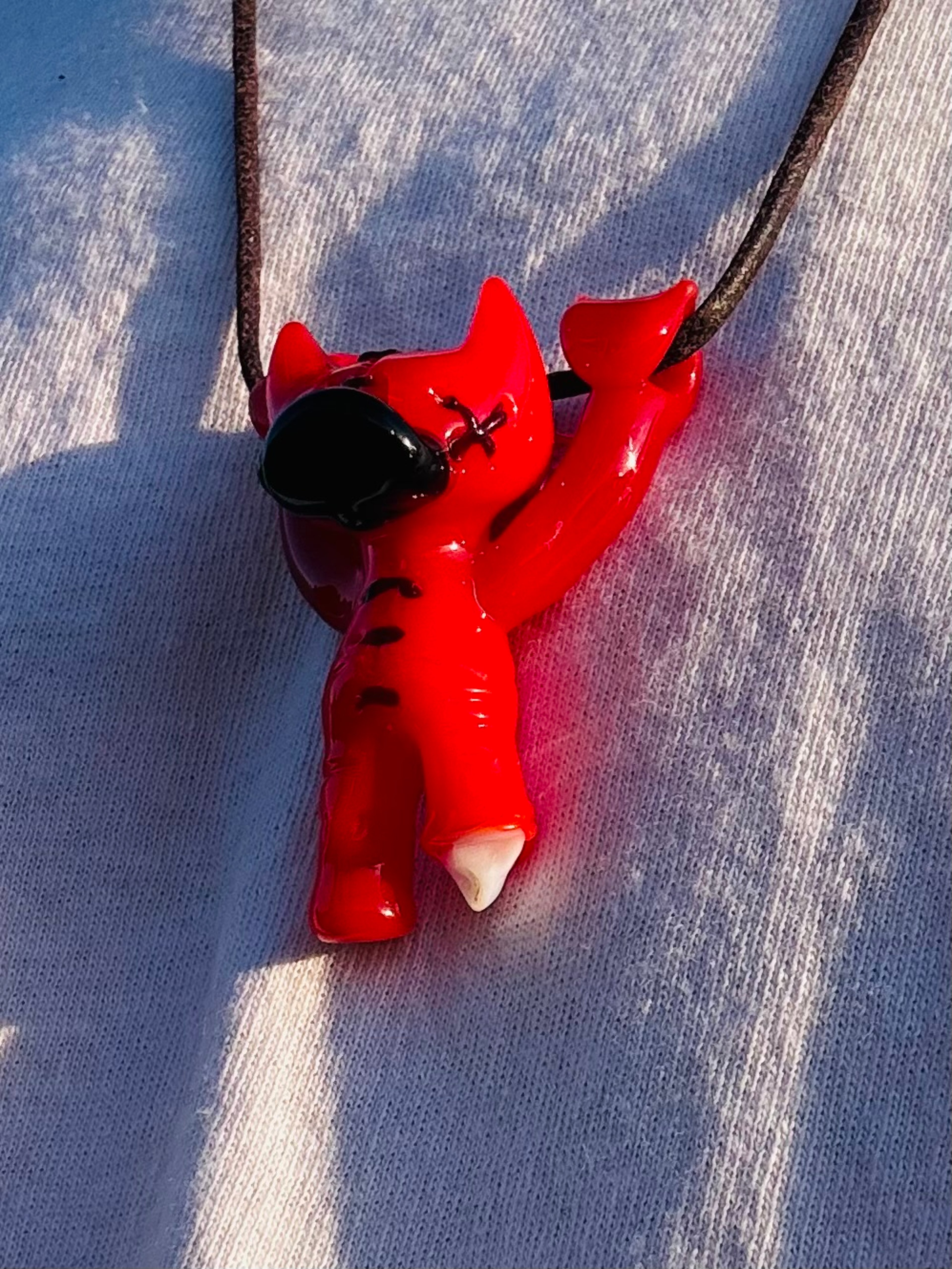 Preview pic of 🔥🔥 MULLER /  RYNO 🔥🔥GLASS COLLABORATION DEVIL DUCK WITH DEVIL HANDS… RED 🤙Comes with matching hemp necklace ✅🔥
