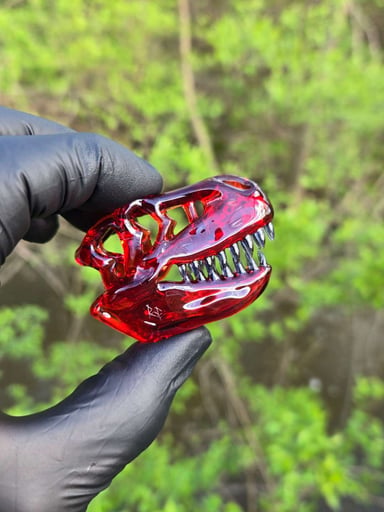 Preview pic of Roe Glass - T-Rex Skull Pendant Red Elvis