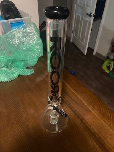 Preview pic of ROOR 18-inch Straight Glass Water Pipe (Bong) with a black-and-white or platinum ROOR logo label. - authentic - new