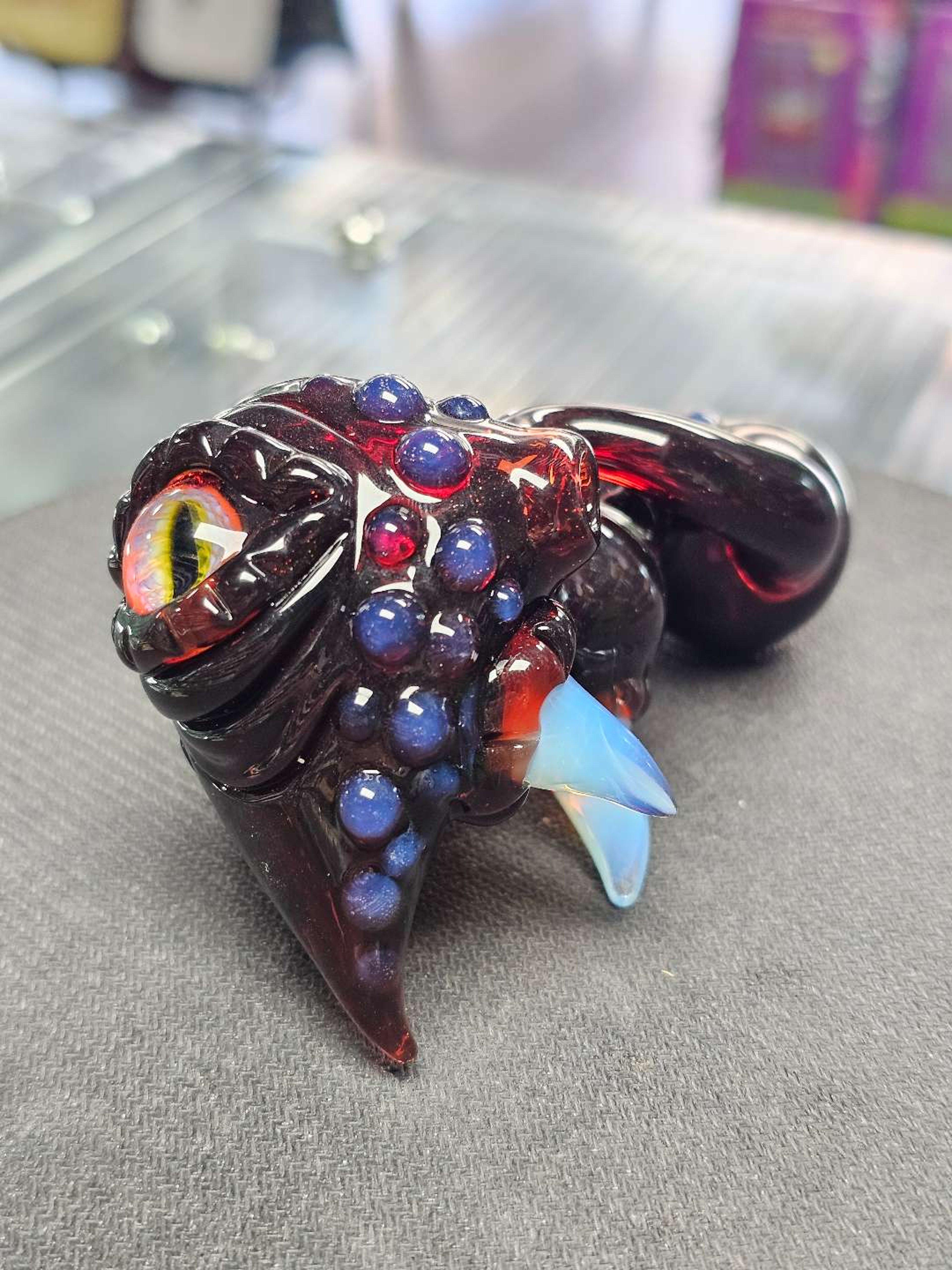 Mako Glass Dragon-Lock image 0