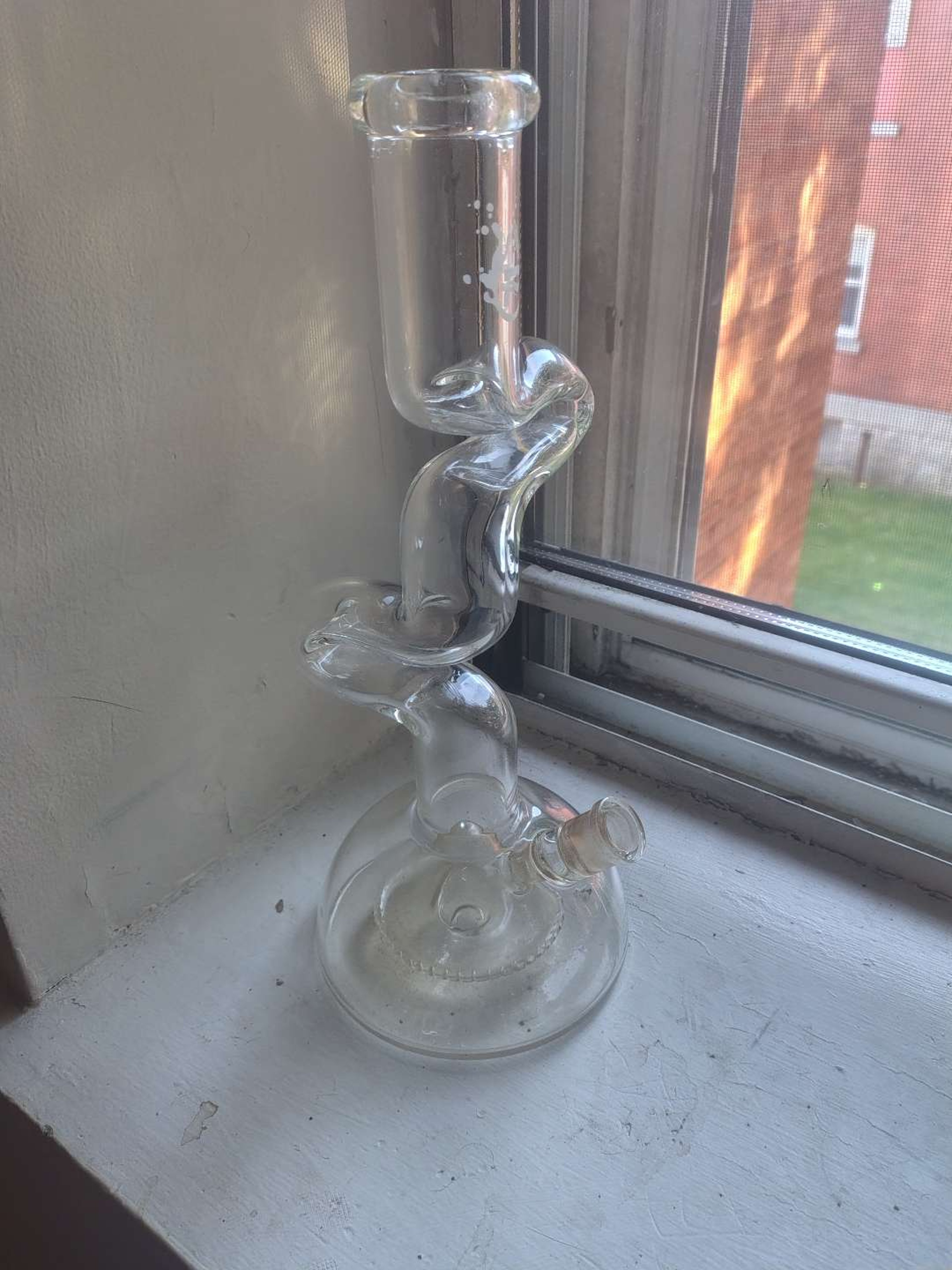 Zong with pyramid perc | Shop Pulsar Glass on GlassPass