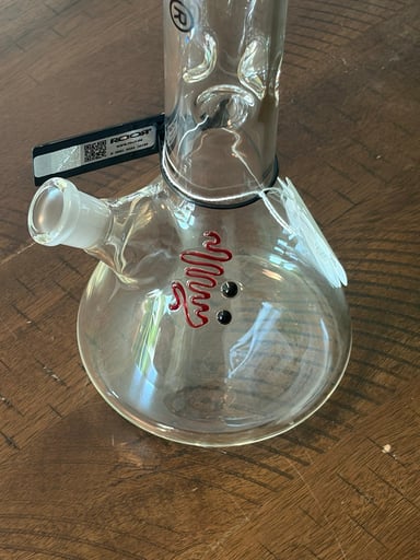 Preview pic of authentic ROOR Classic 18-Inch Beaker Bong (50x5mm) with a Red/Black Outline Decal