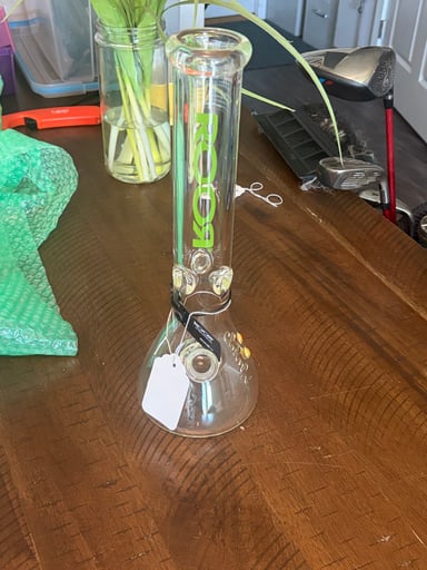 Preview pic of ROOR Classic 14-Inch Beaker Bong (Green Logo)