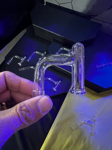 Preview pic of 14mm 90 degree angle puffco pivot adapter