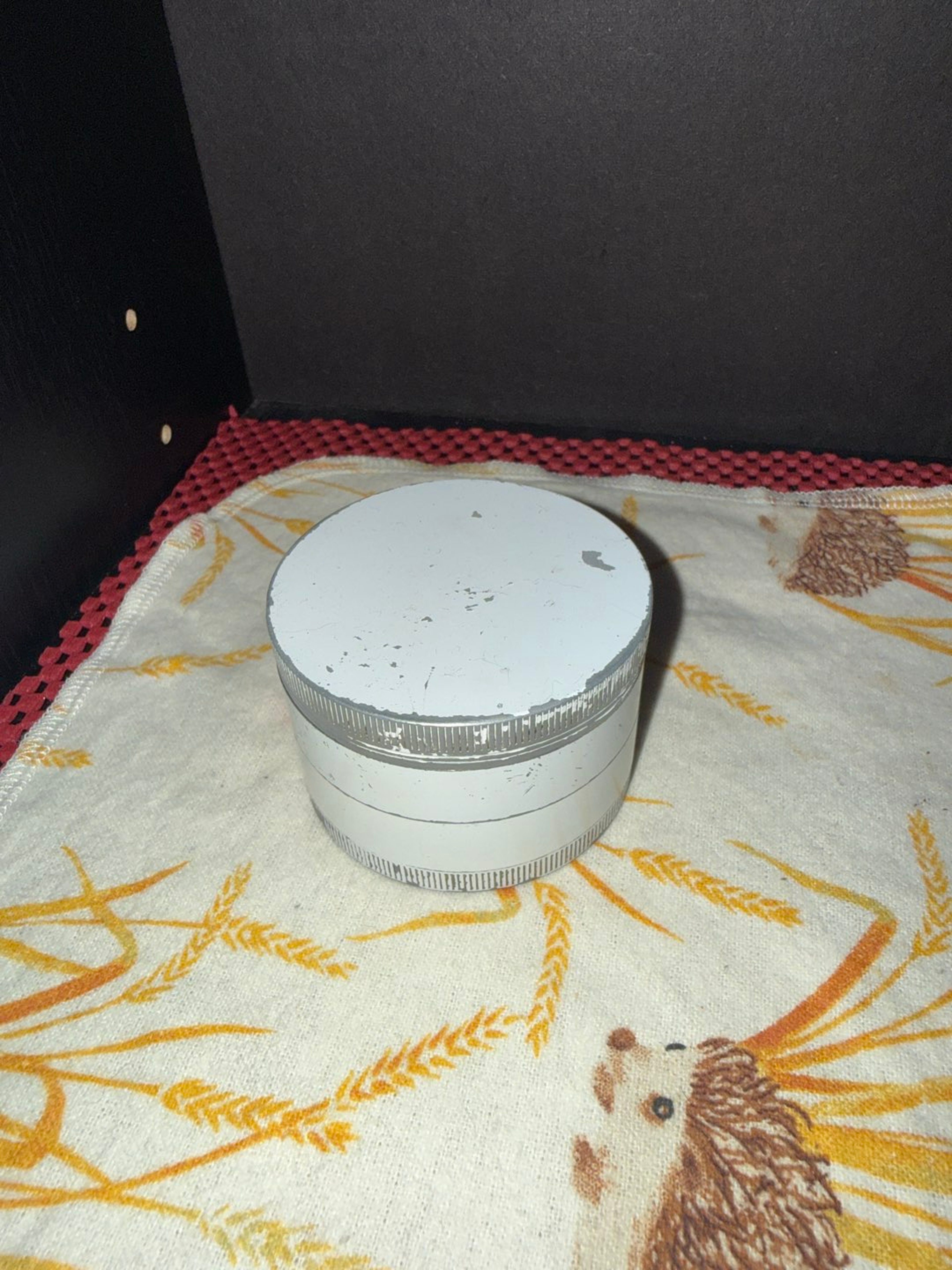 Iridescent large grinder with four layers image 0