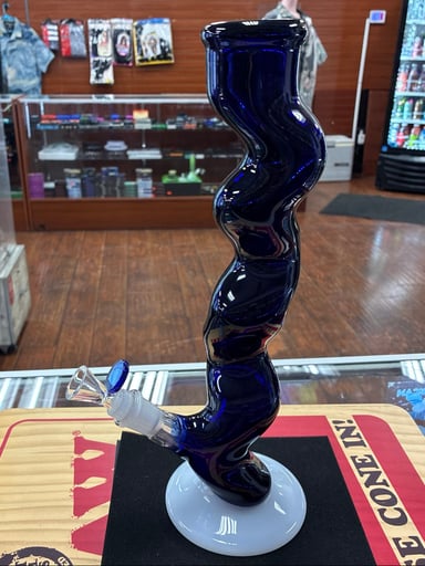 Preview pic of Squiggly Line Bong
