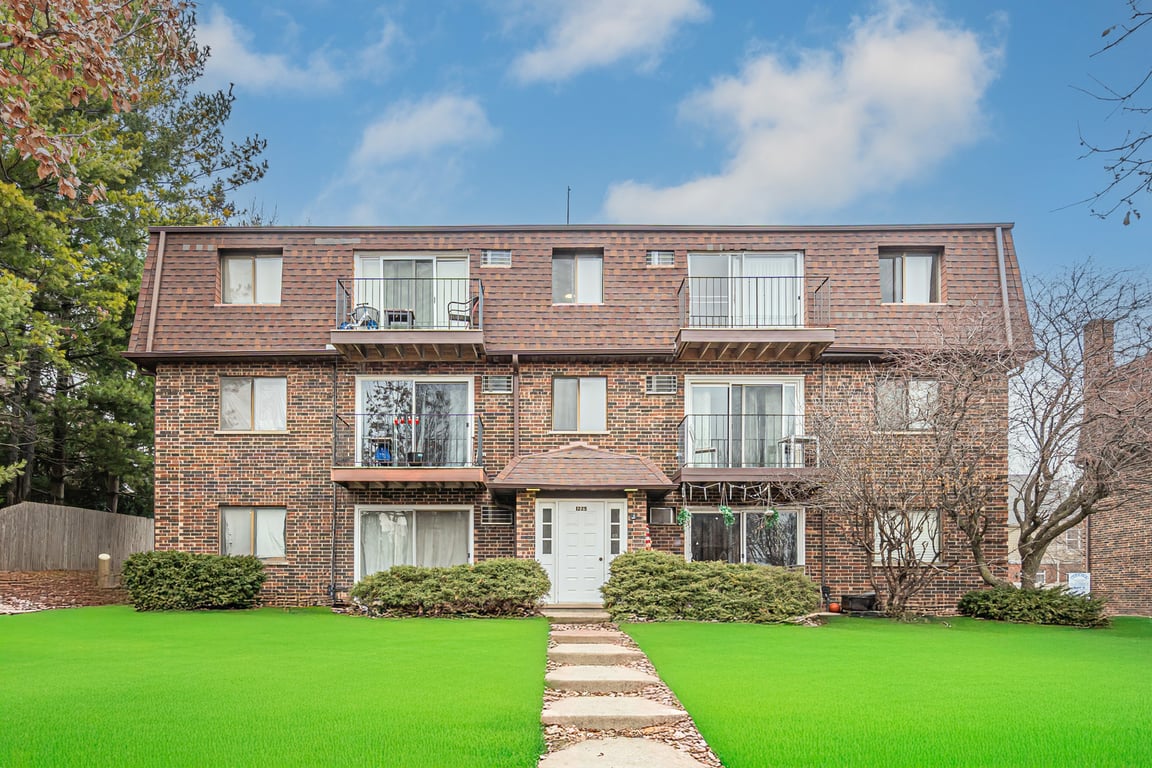 1225 Whispering Hills Court