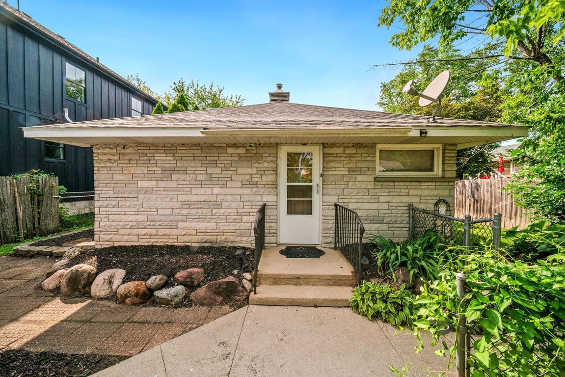 1515 River Road