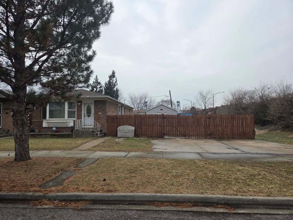 12622 Marquette Avenue