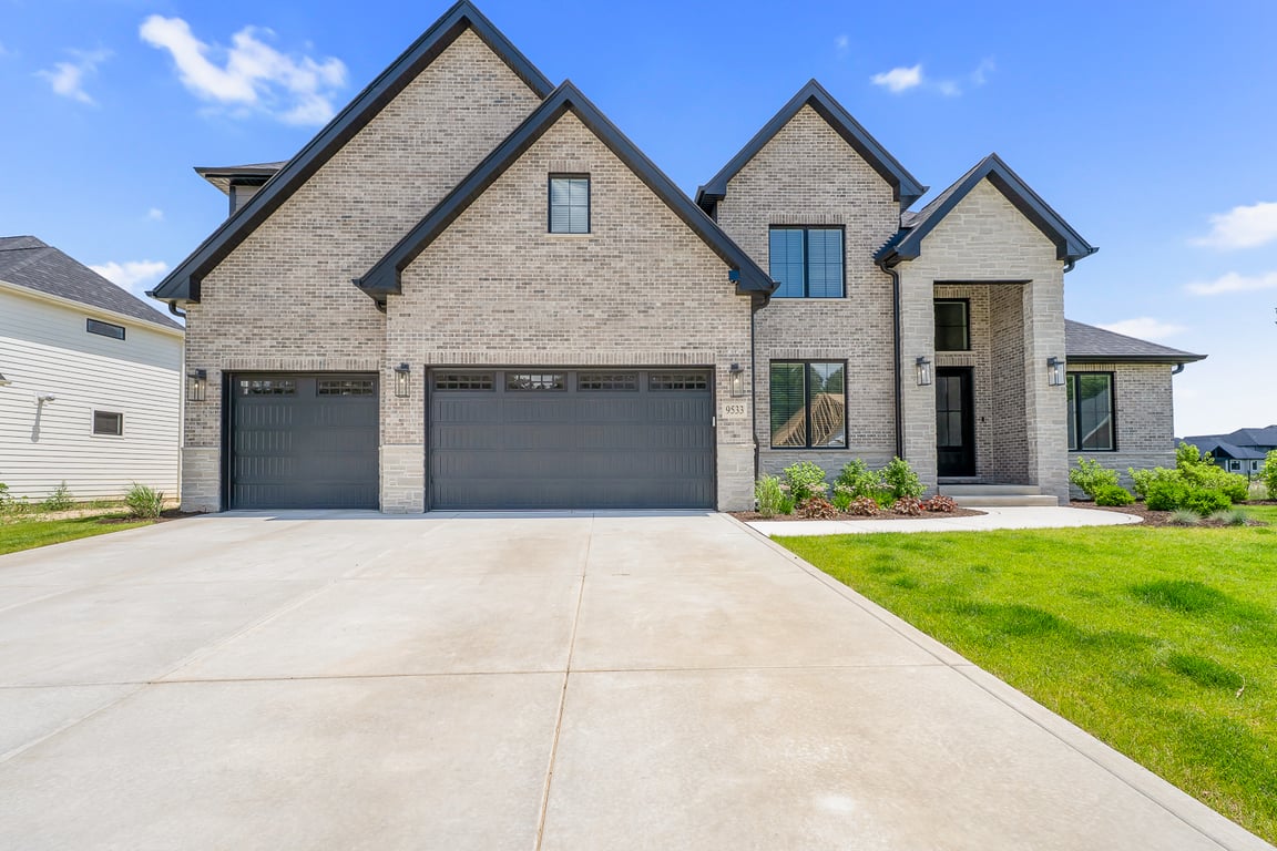 9533 Tall Grass Trail