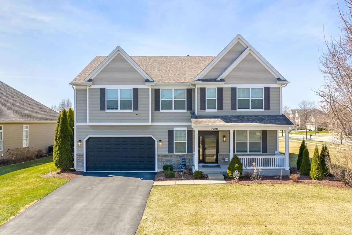 890 Stratford Drive